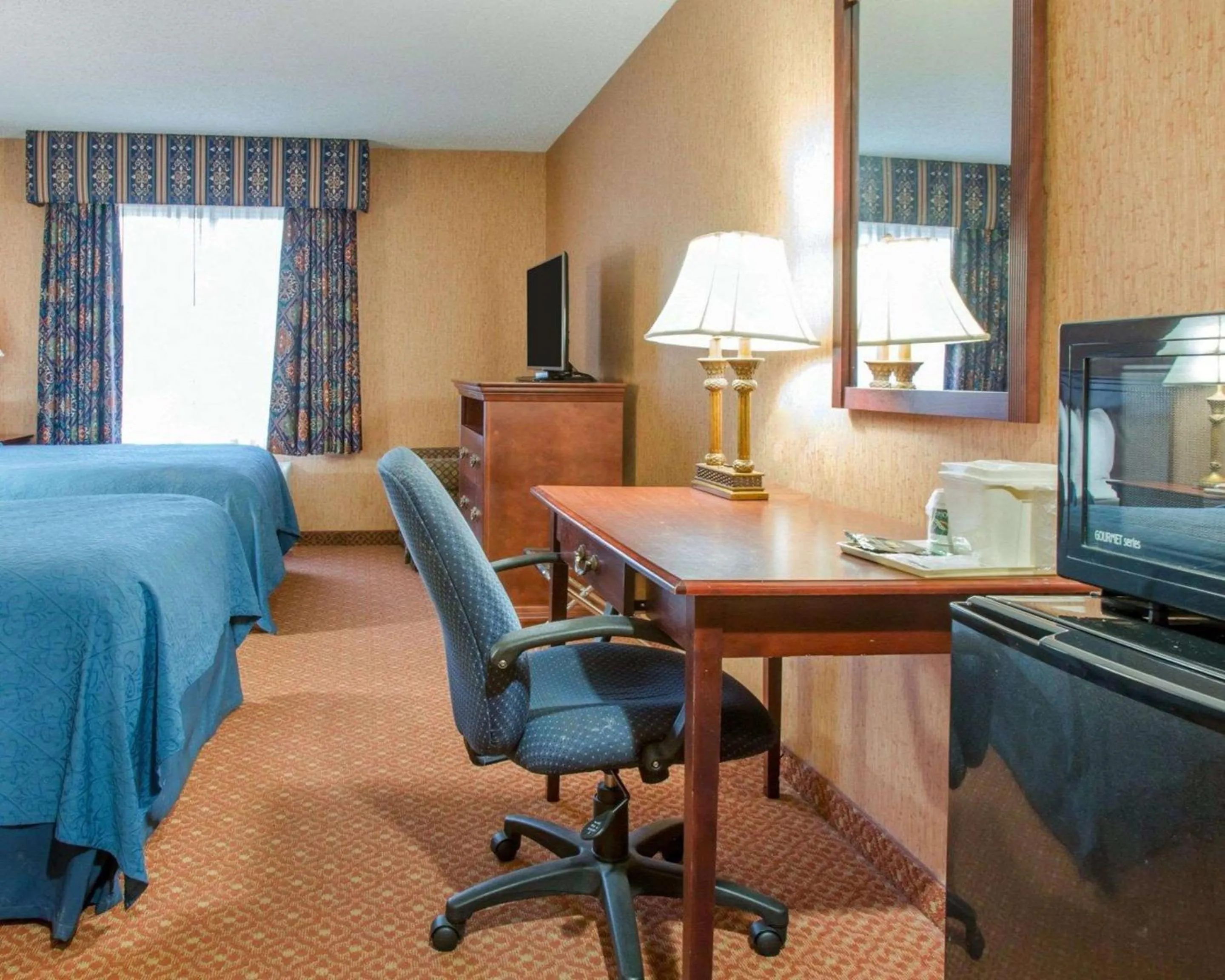Photo of the whole room, Bed in Quality Inn & Suites