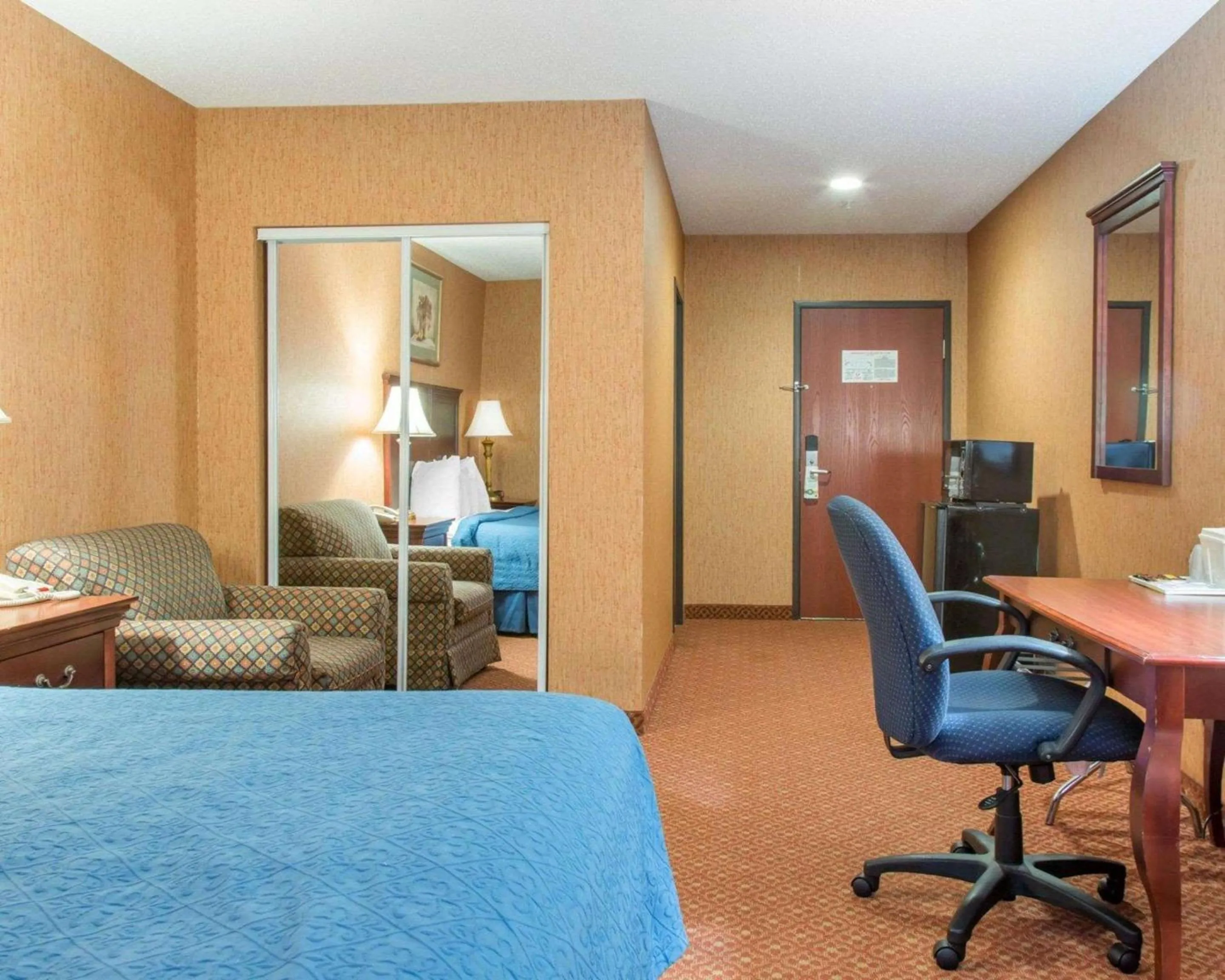 Photo of the whole room, Bed in Quality Inn & Suites
