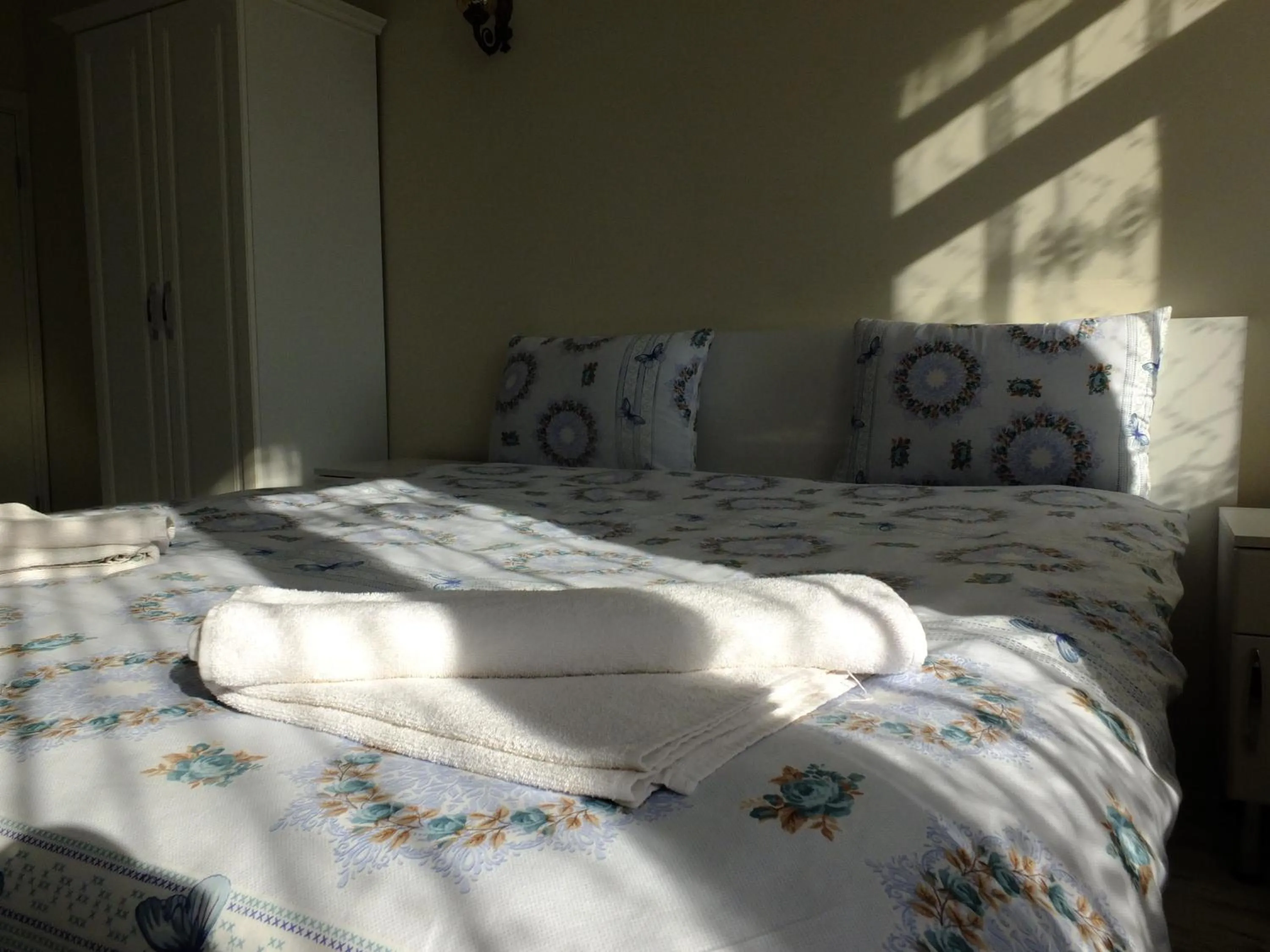 Bed in Old City Pansiyon