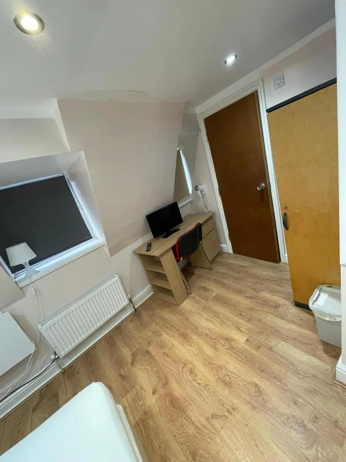 Double Room with Private Bathroom in Leman House Double Room with Private Bathroom in Leman House