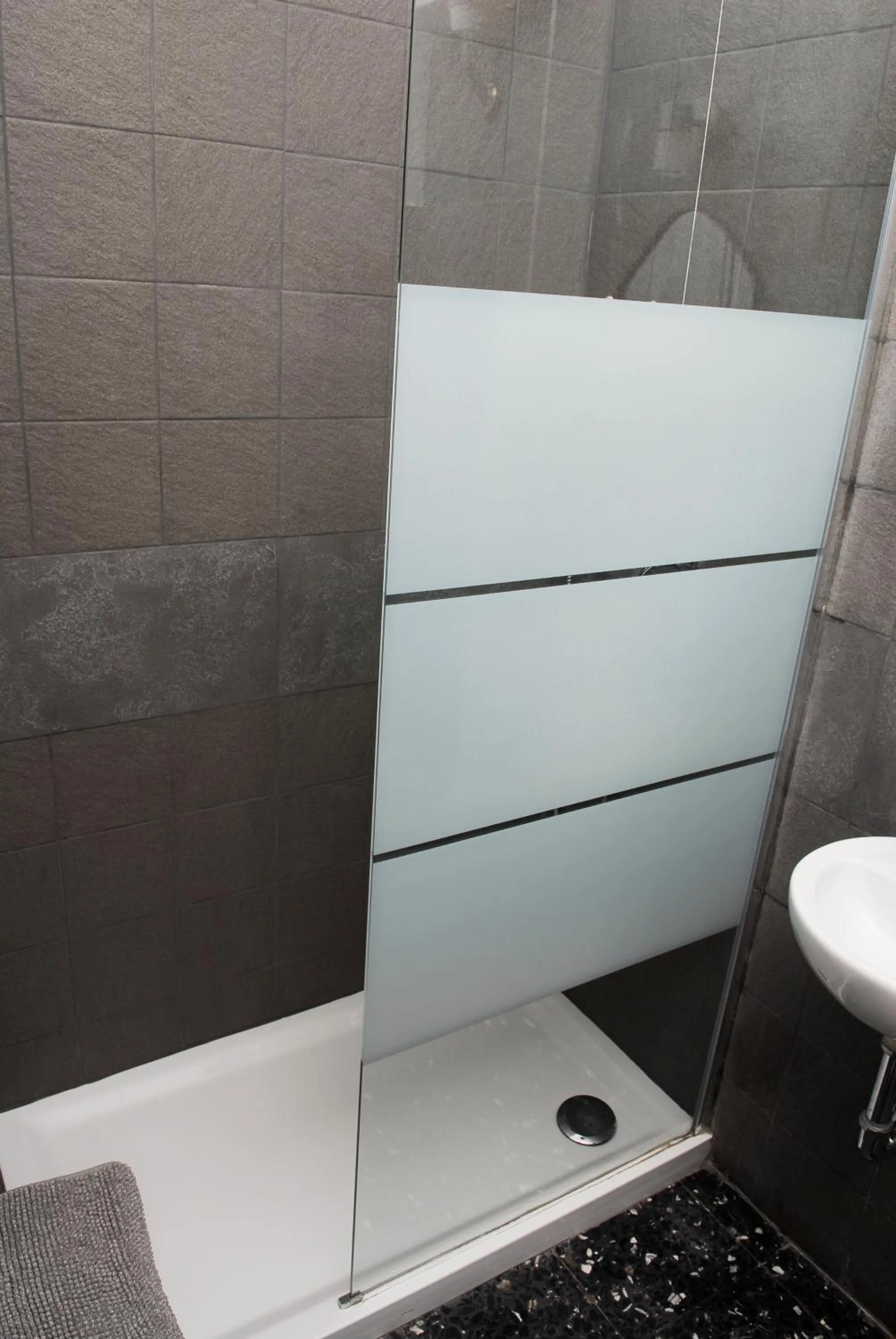 La Pergola Private Parking