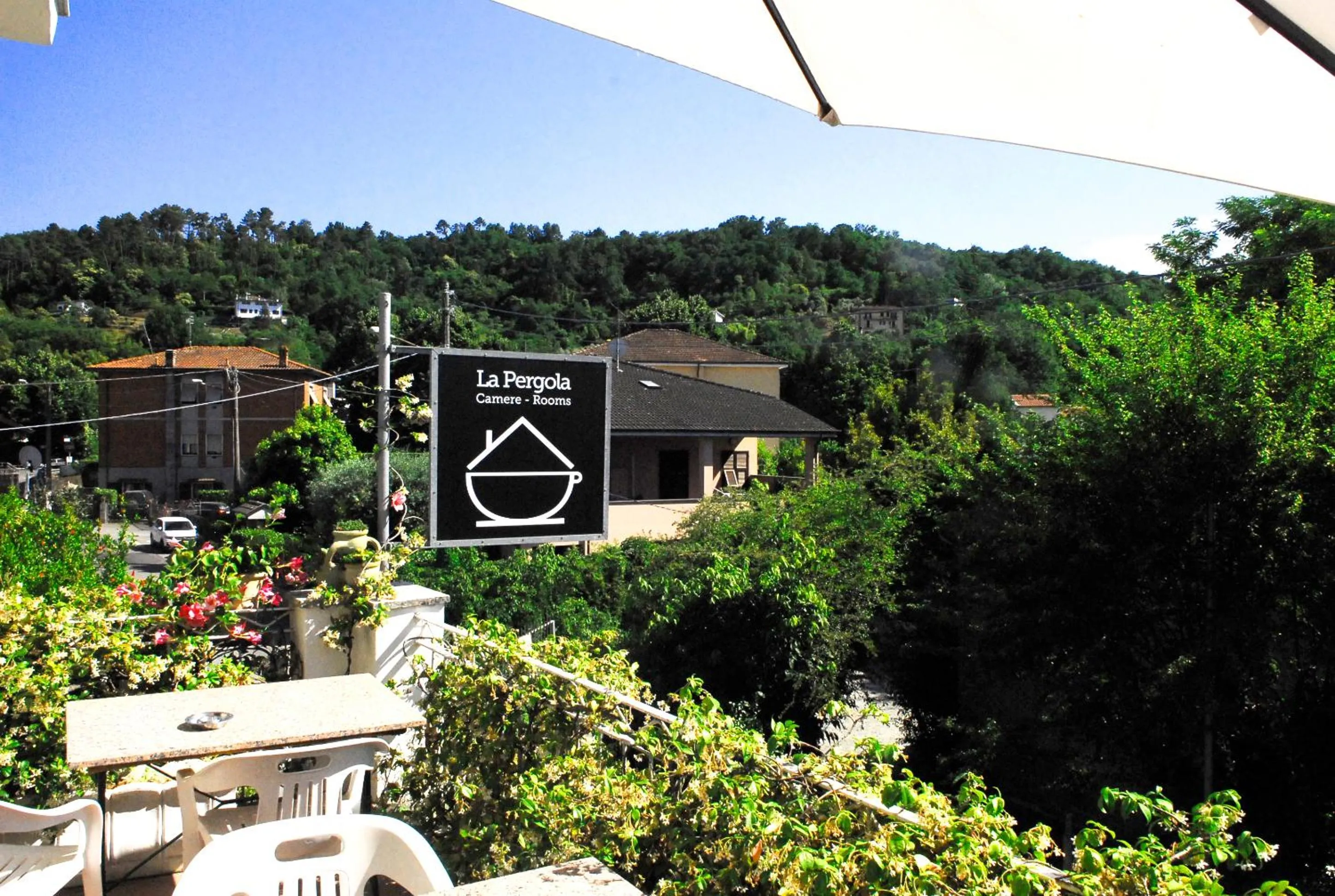 Mountain view in La Pergola Private Parking