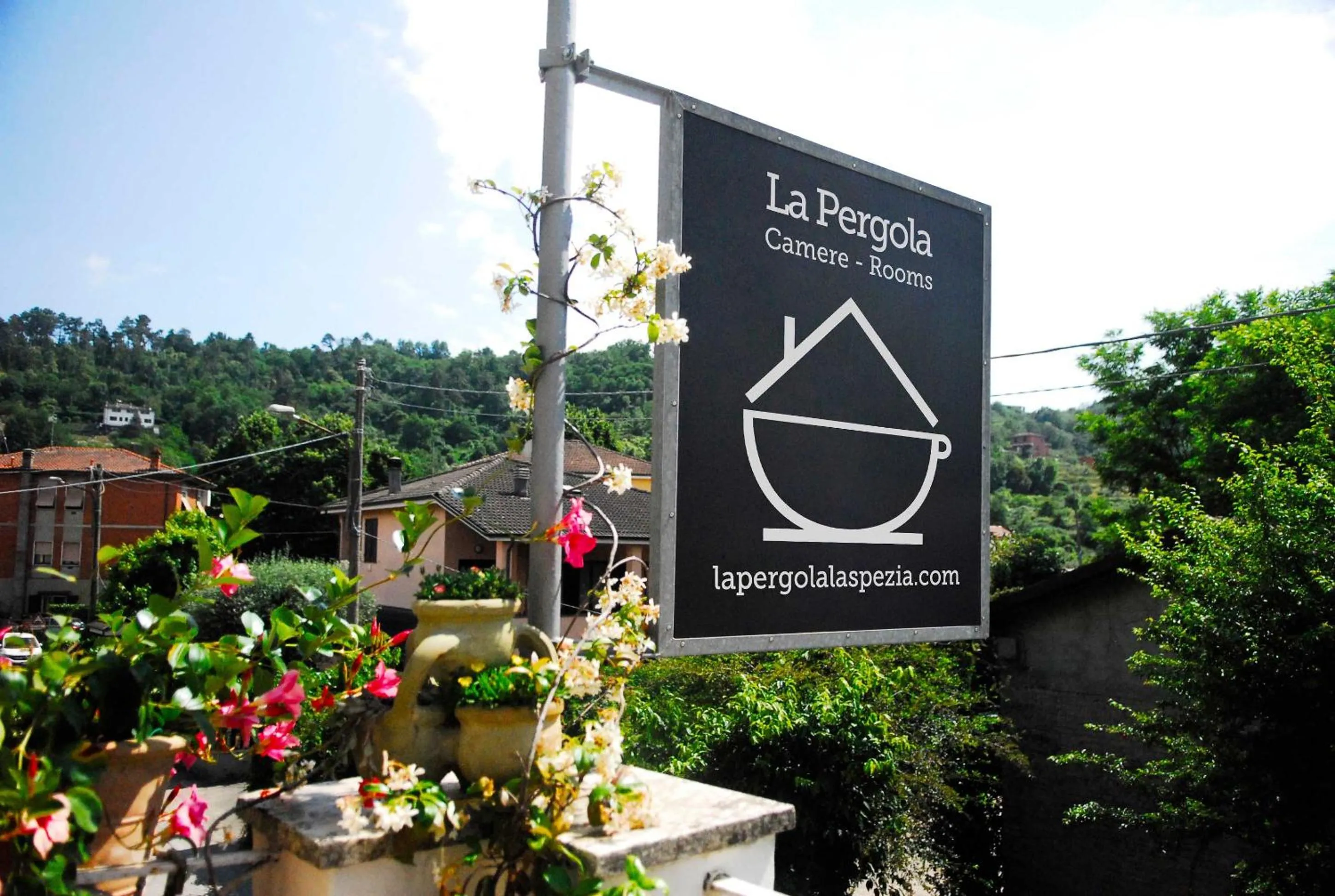 La Pergola Private Parking
