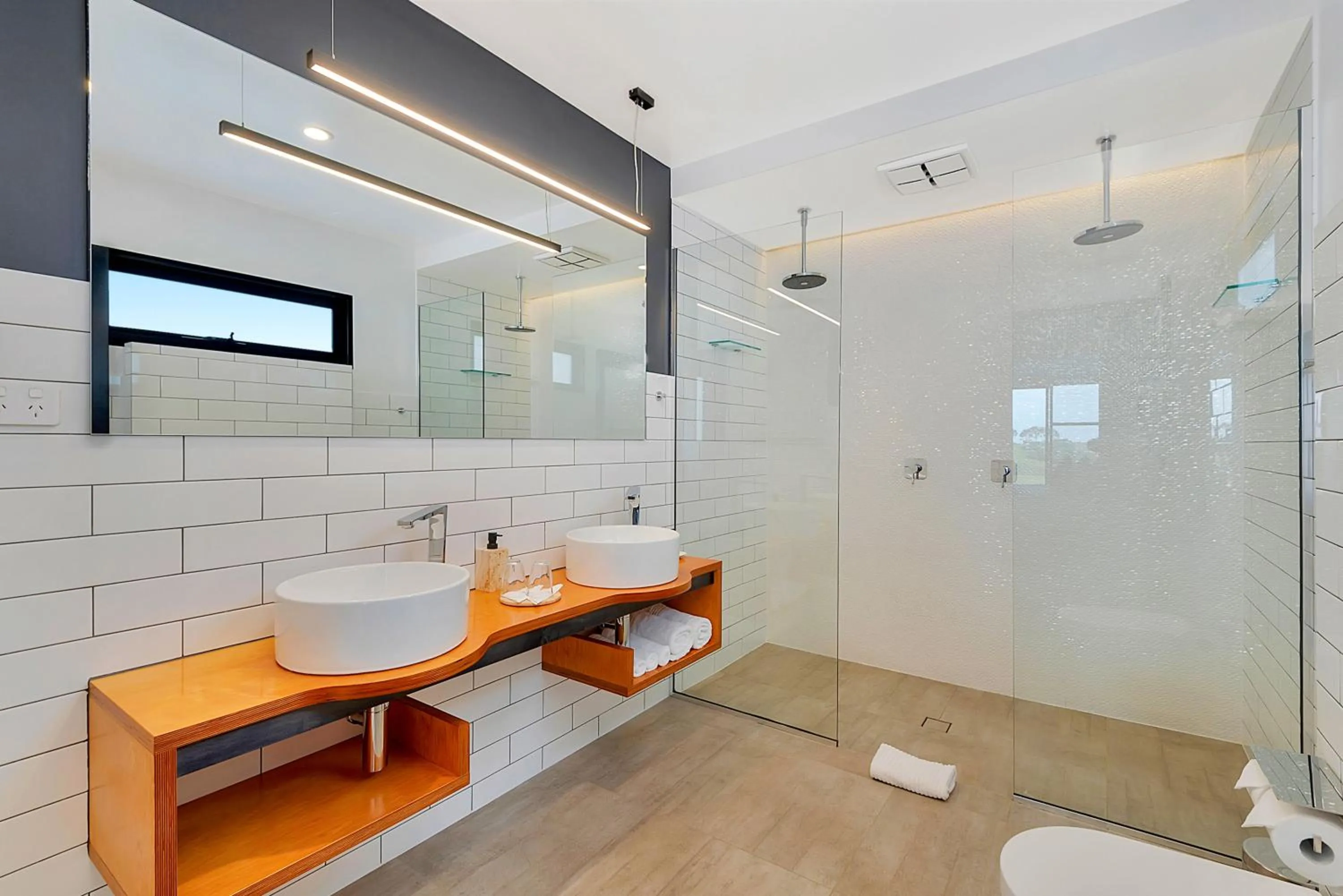 Shower in Hotel California Road at Inkwell Wines