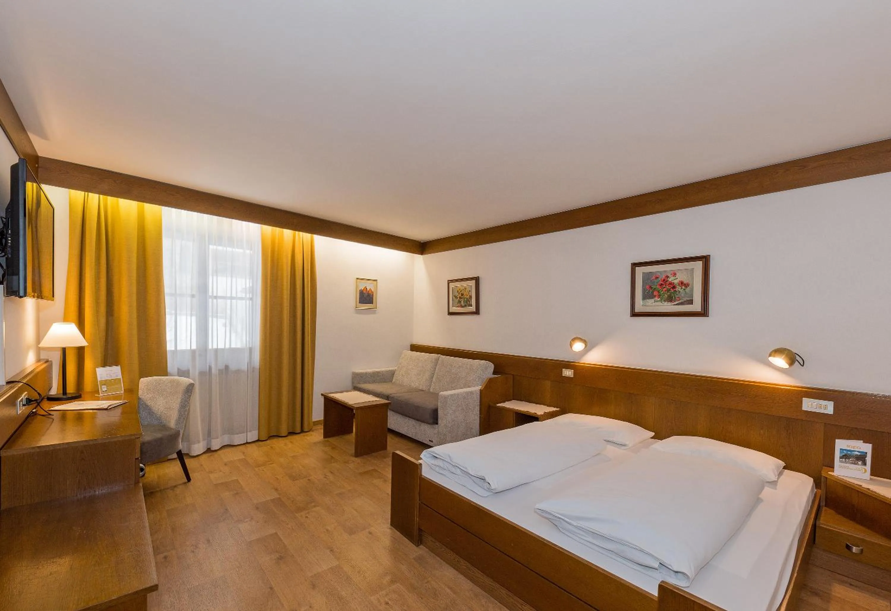 Photo of the whole room, Bed in Hotel Mondschein