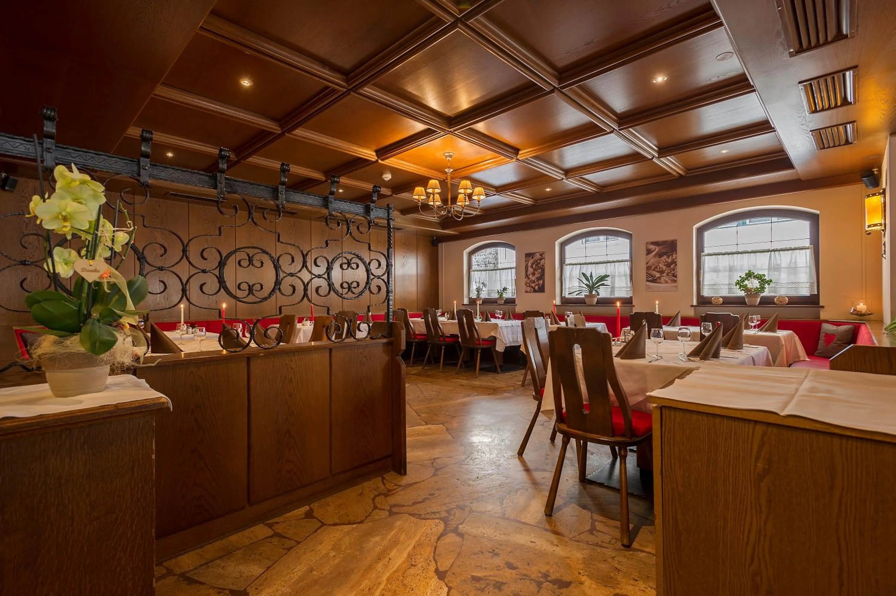 Restaurant/places to eat in Hotel Mondschein