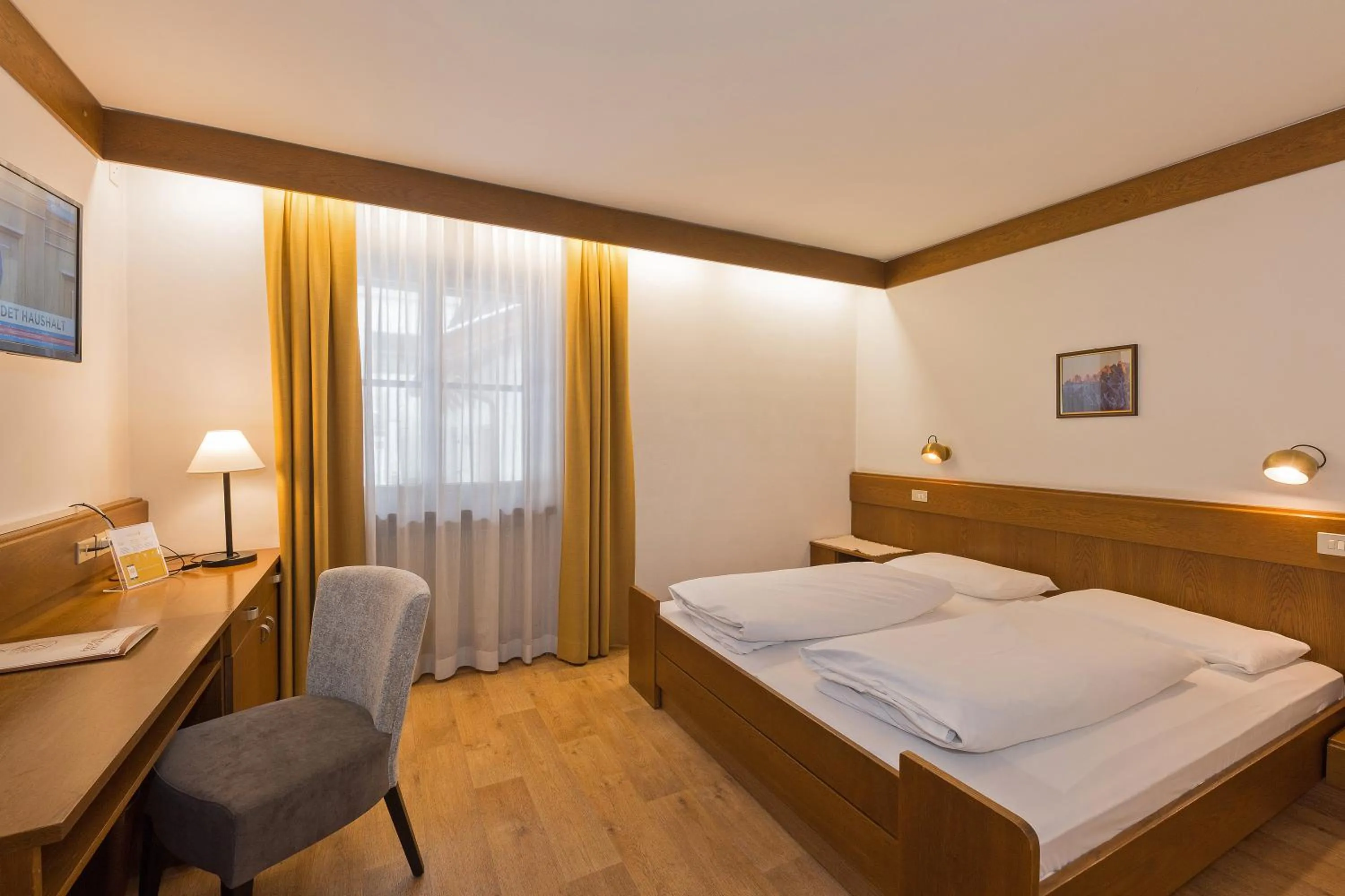 Photo of the whole room, Bed in Hotel Mondschein