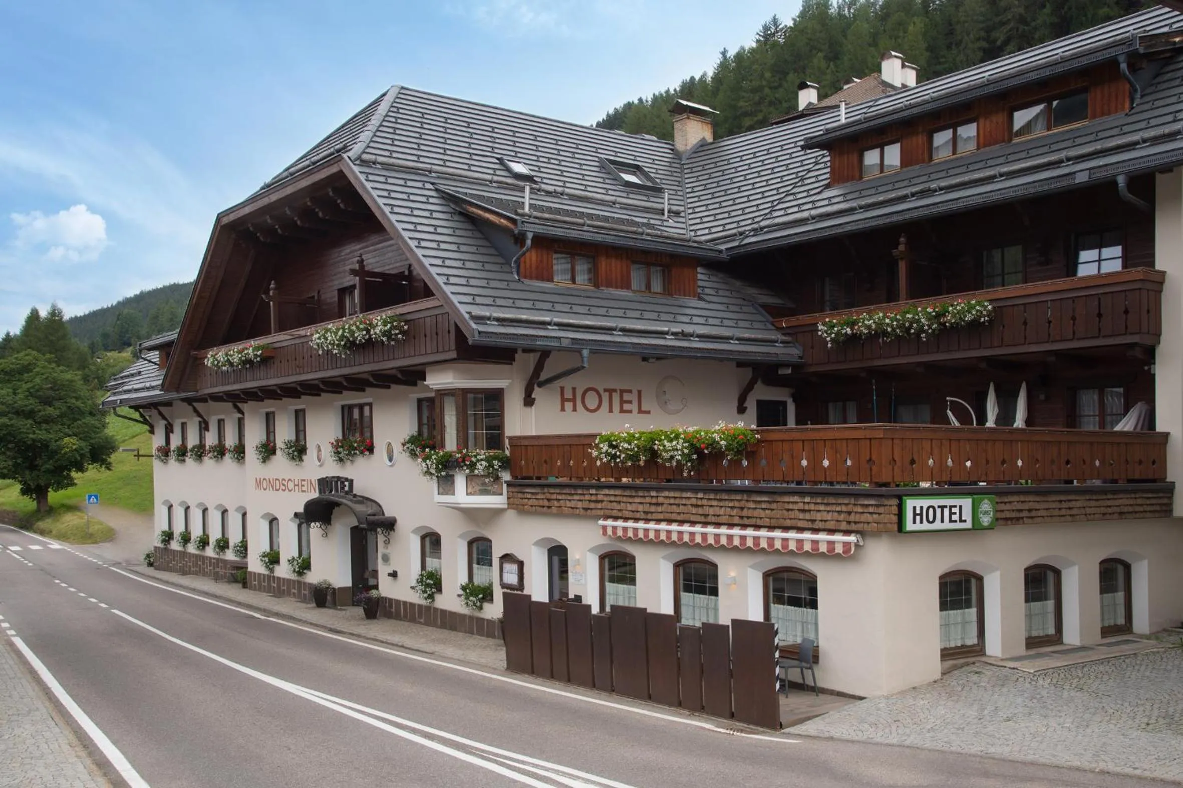 Property building in Hotel Mondschein