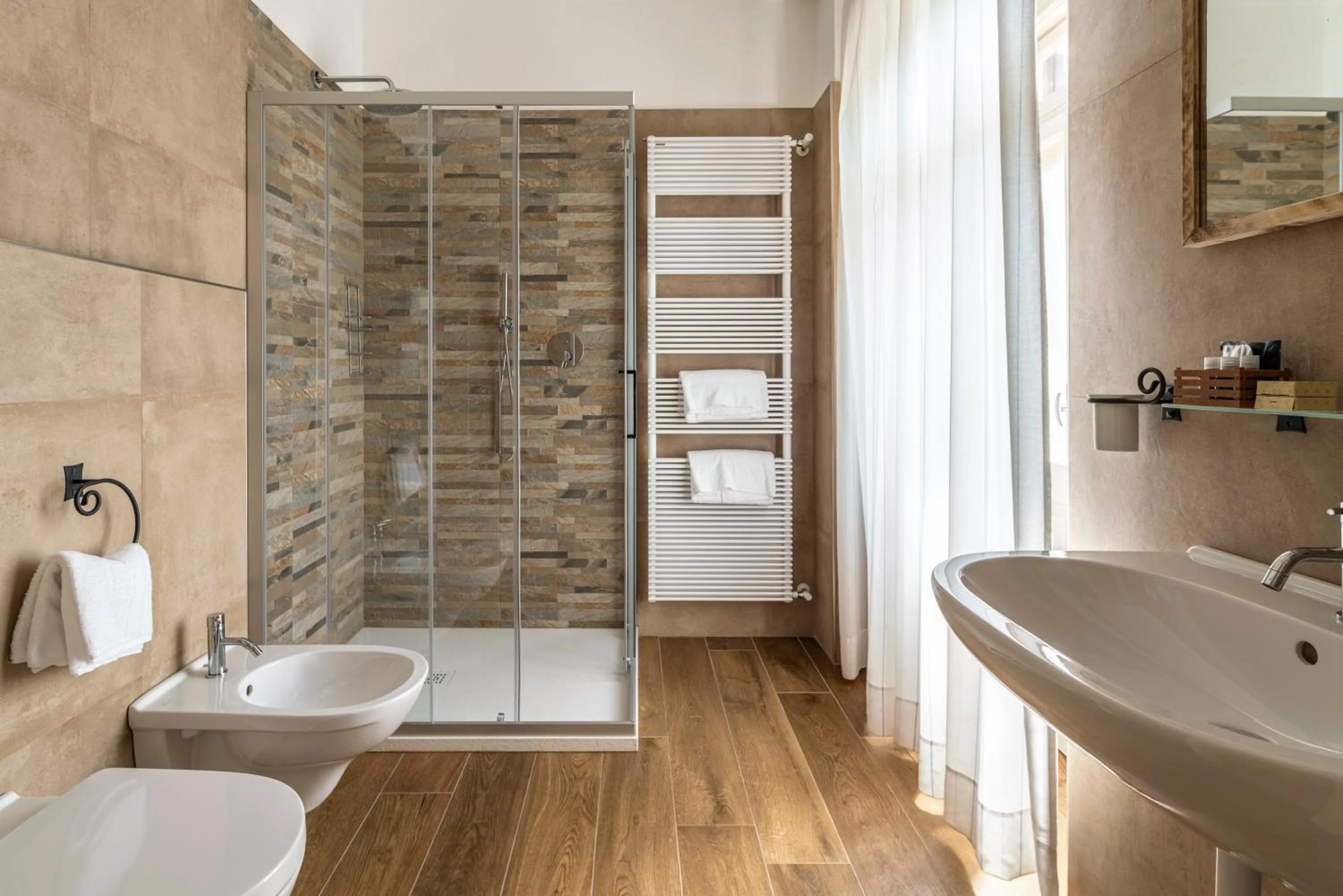 Bathroom in Hotel Corona