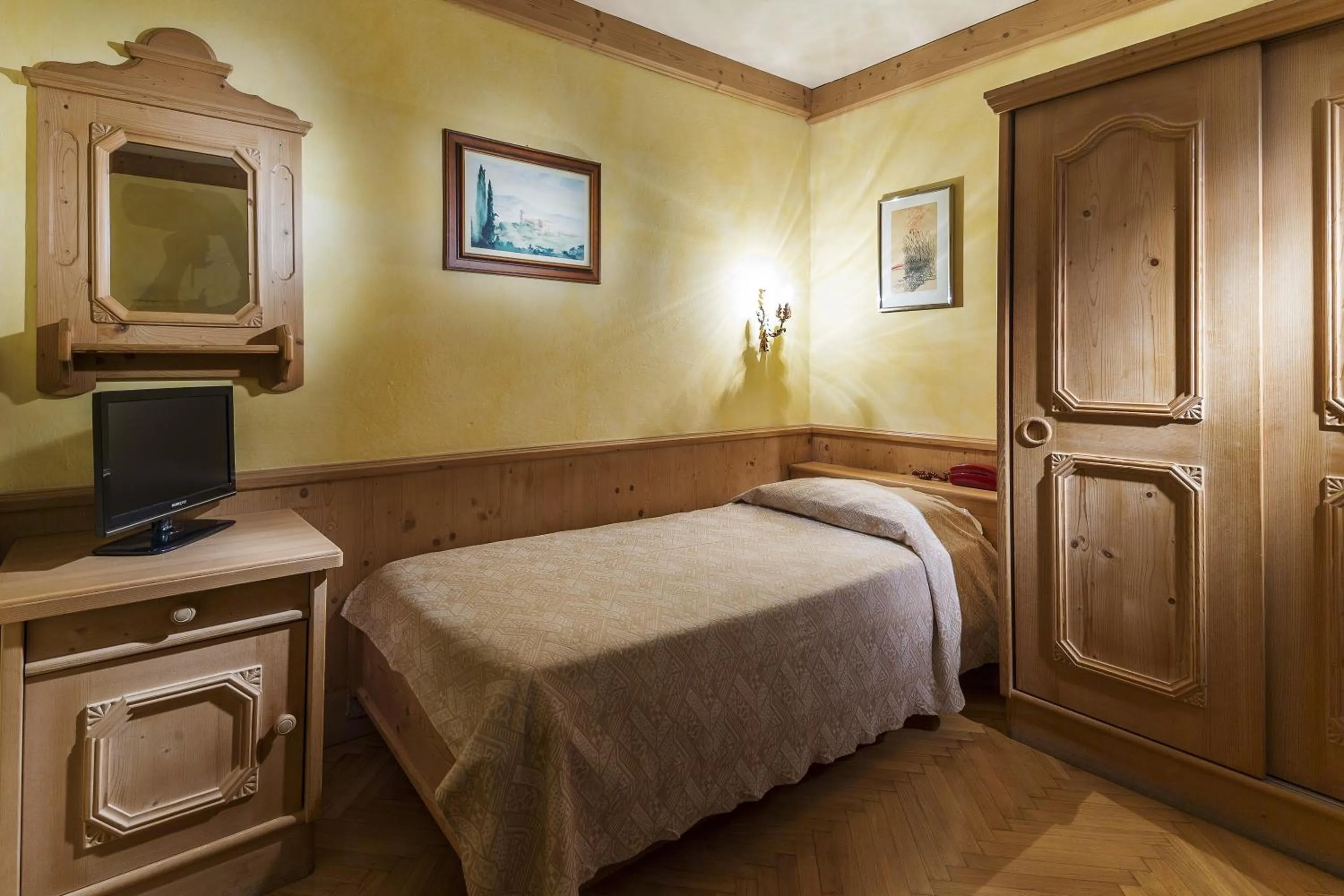 Bedroom, Bed in Hotel Corona