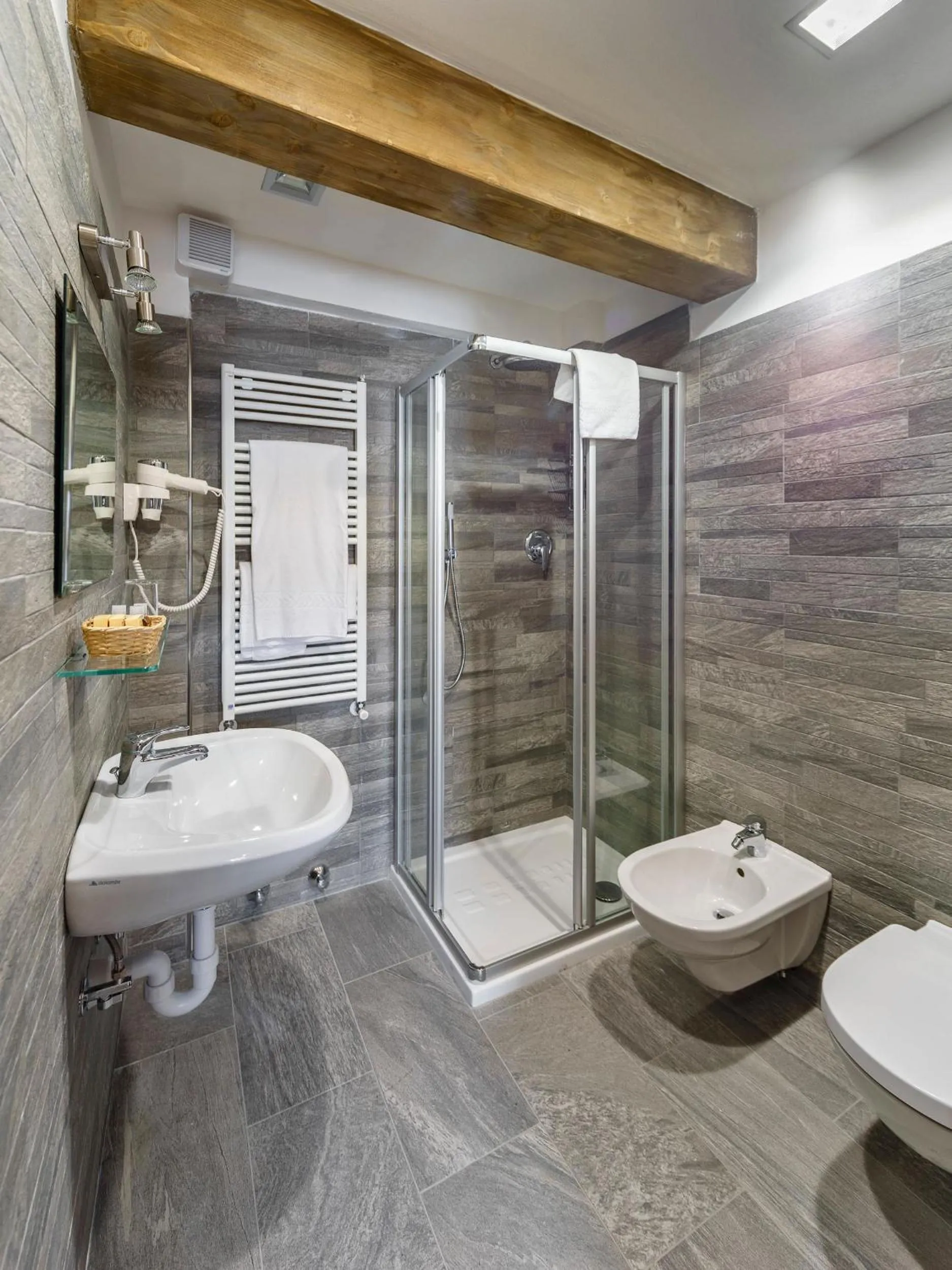 Bathroom in Hotel Corona