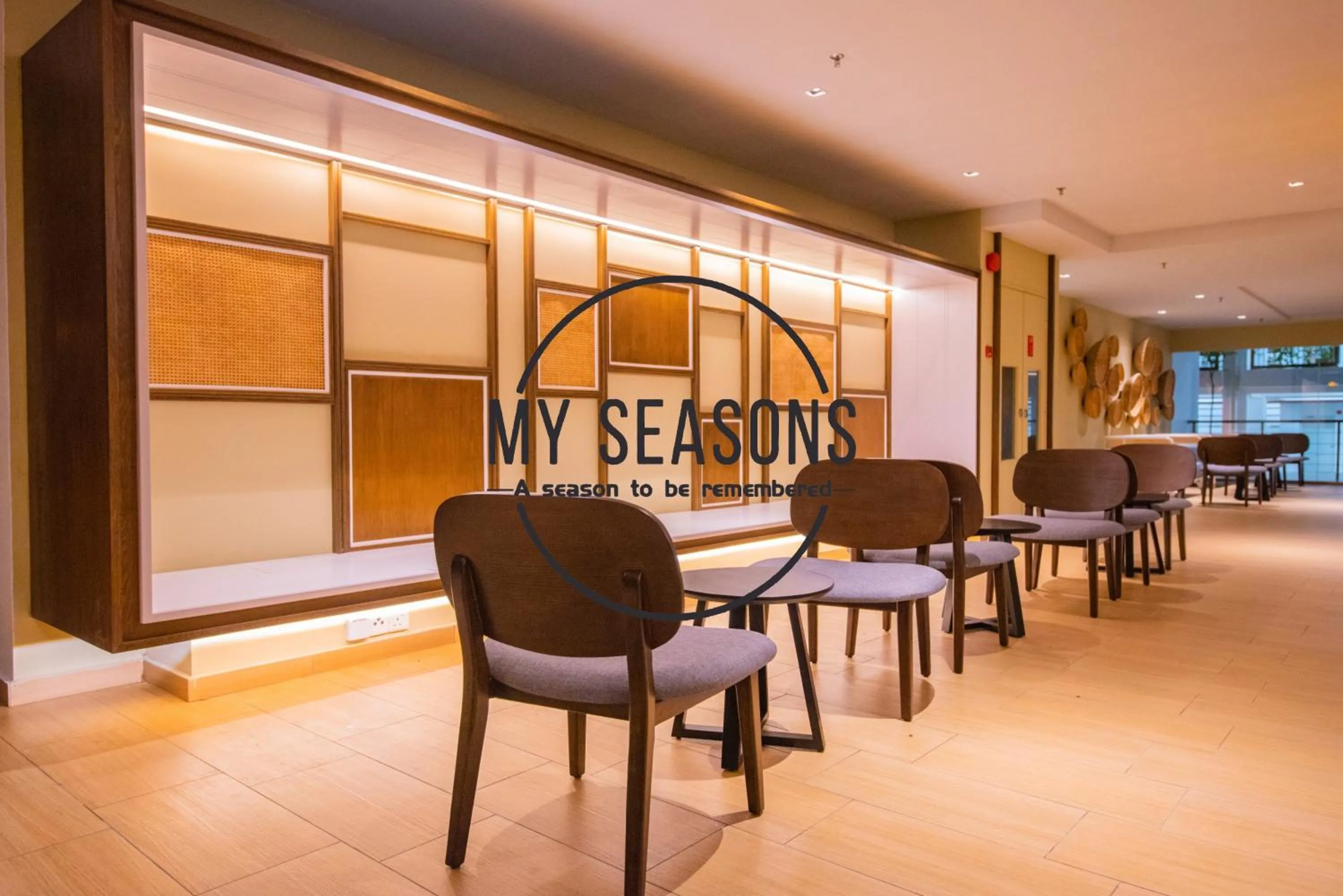 Lounge or bar in Timurbay by My Seasons