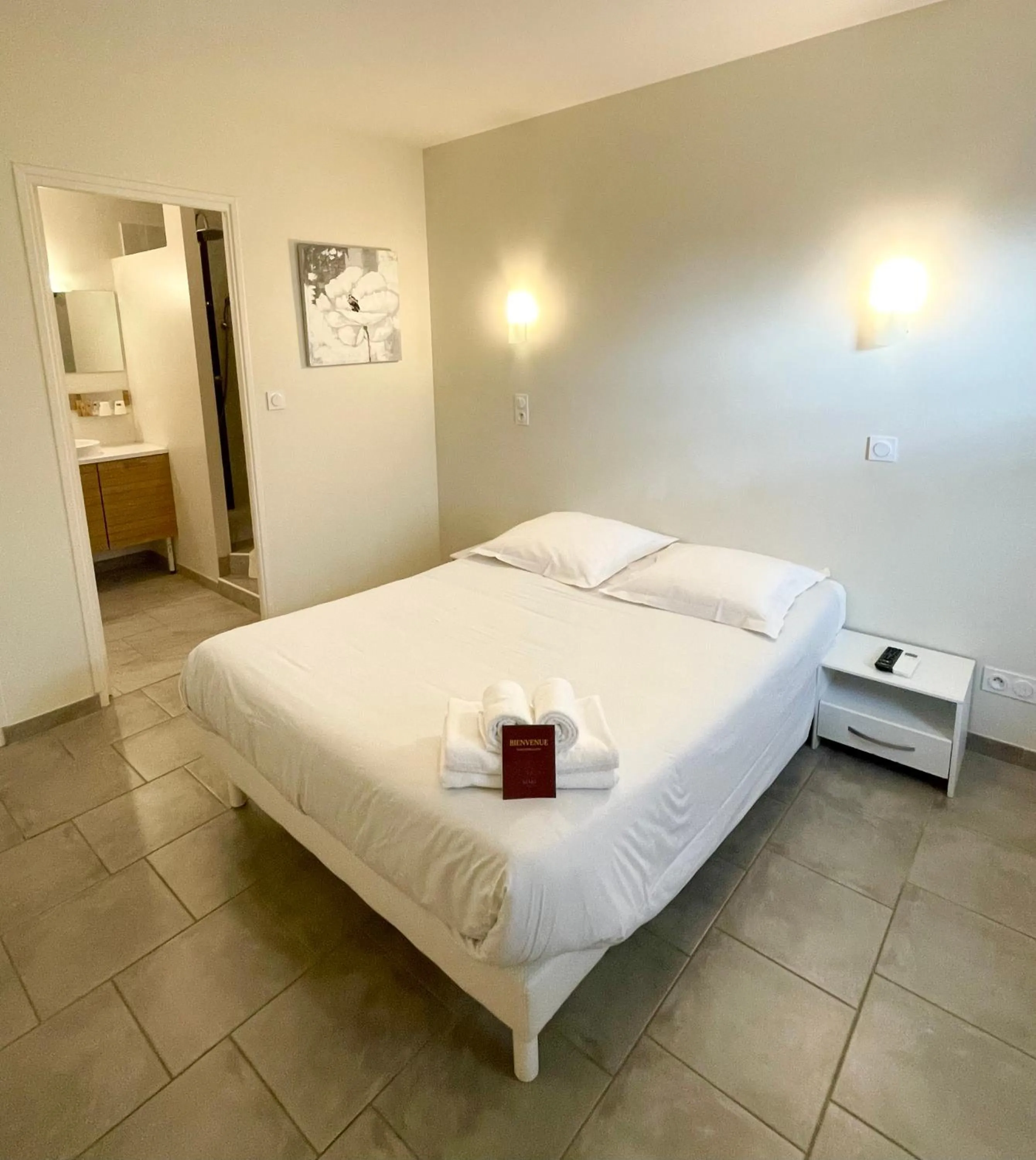 Bed in Hôtel Némo Aéroport de Pau