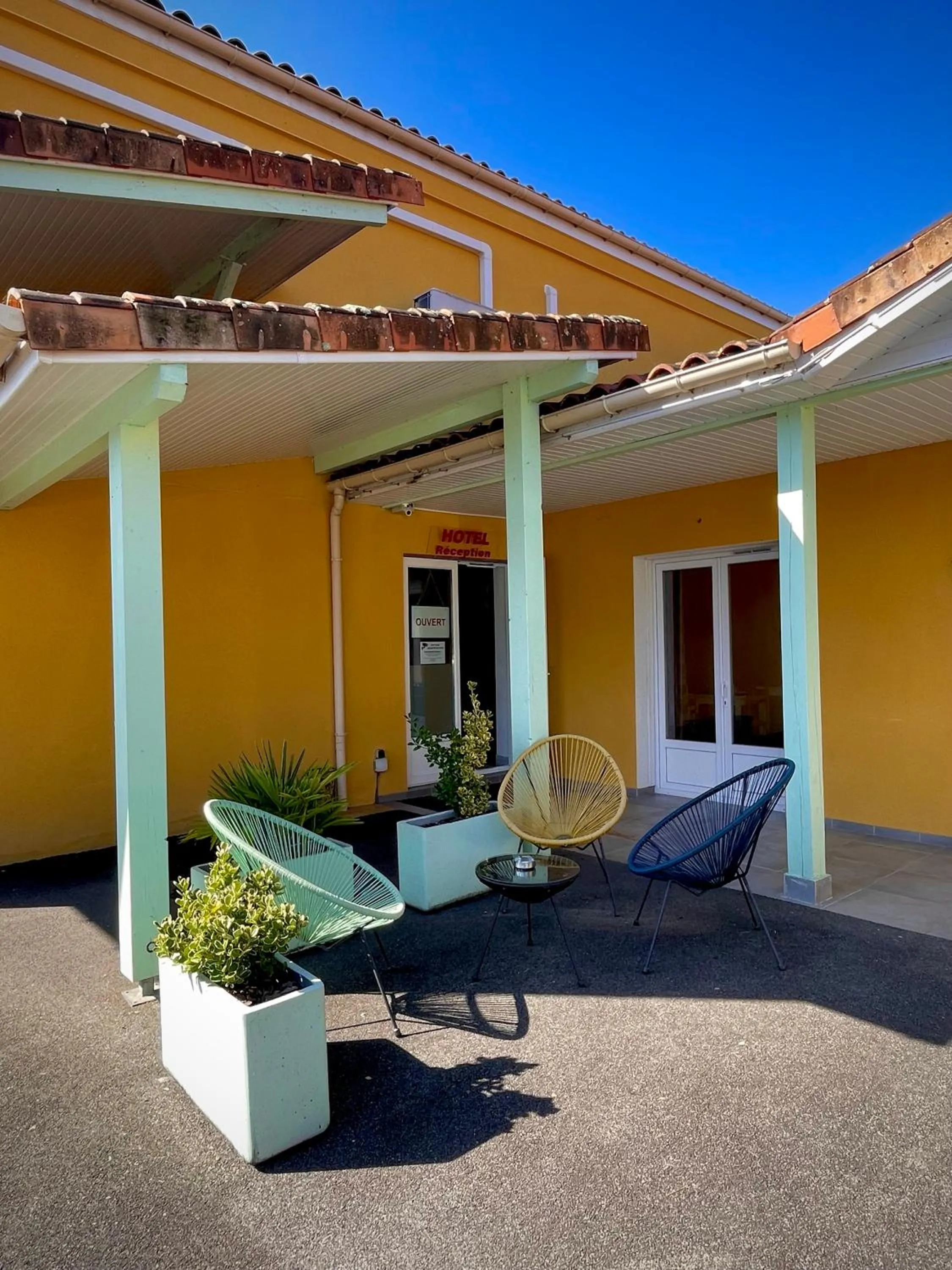 Property building in Hôtel Némo Aéroport de Pau