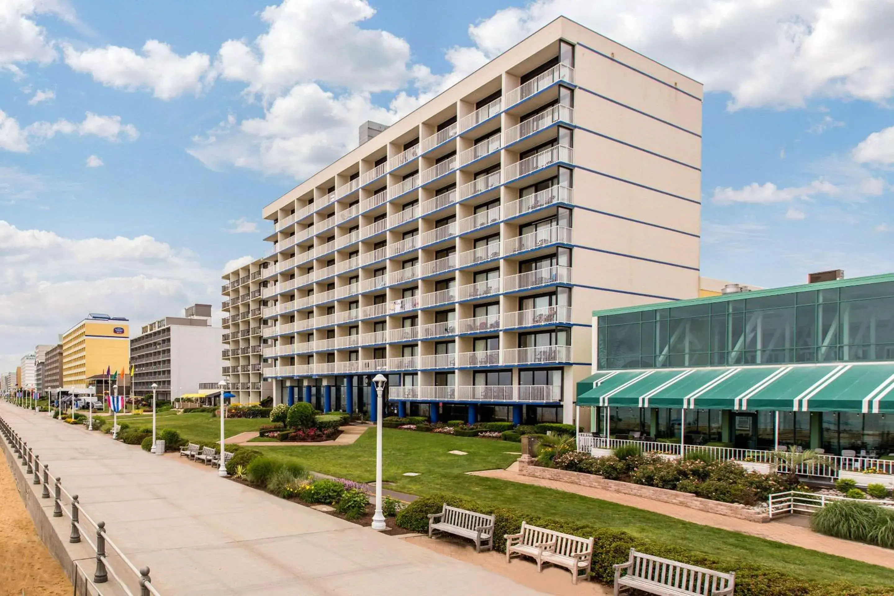 Property building in Coastal Hotel & Suites Virginia Beach - Oceanfront Property building in Coastal Hotel & Suites Virginia Beach - Oceanfront