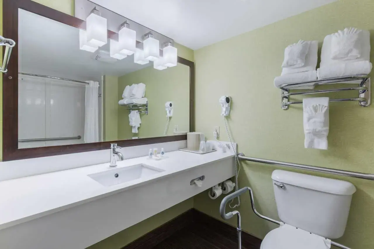 Bathroom in Coastal Hotel & Suites Virginia Beach - Oceanfront Bathroom in Coastal Hotel & Suites Virginia Beach - Oceanfront