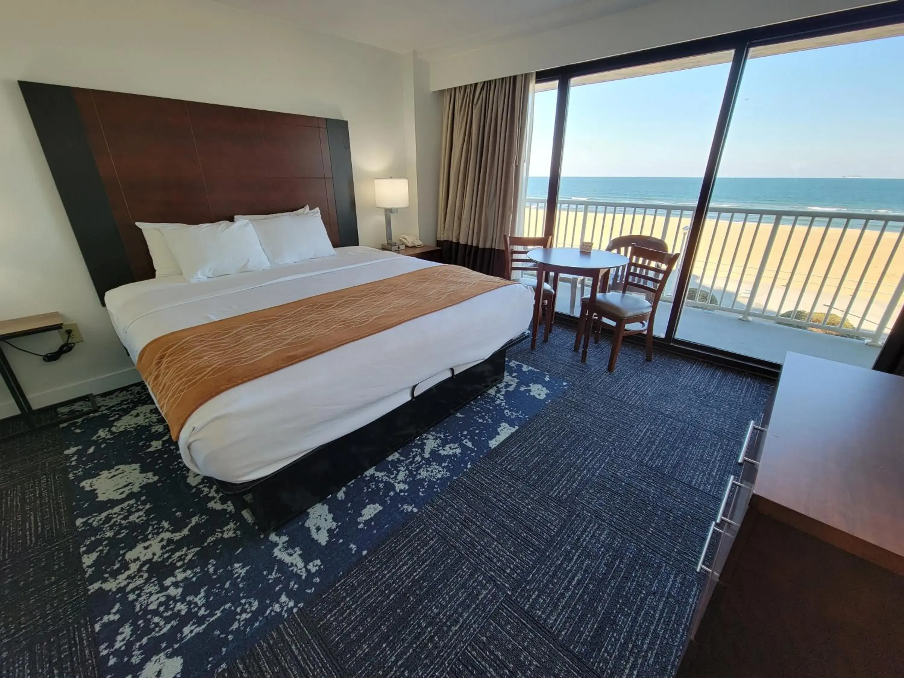 Bedroom, Bed in Coastal Hotel & Suites Virginia Beach - Oceanfront Bedroom, Bed in Coastal Hotel & Suites Virginia Beach - Oceanfront