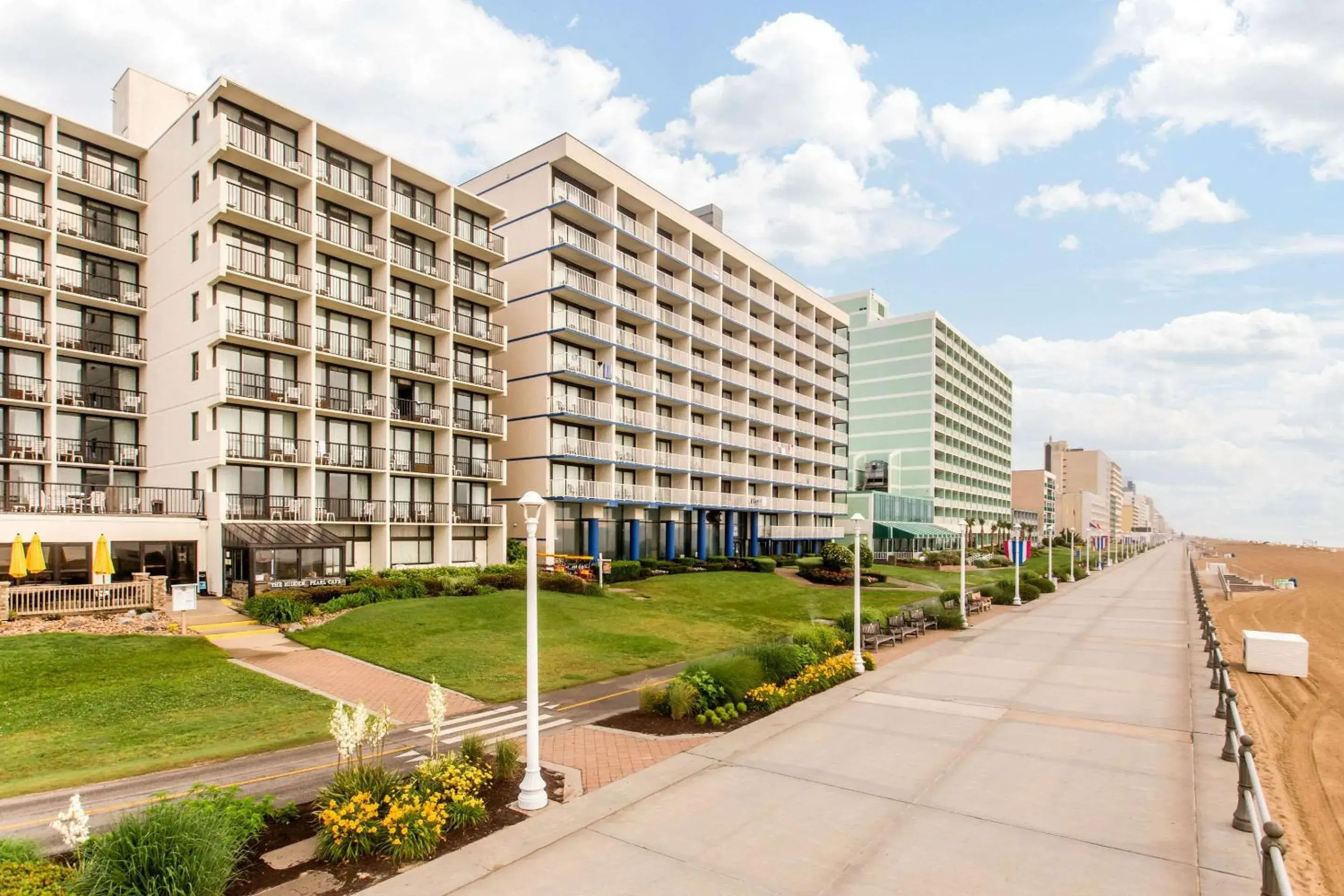 Property building in Coastal Hotel & Suites Virginia Beach - Oceanfront Property building in Coastal Hotel & Suites Virginia Beach - Oceanfront