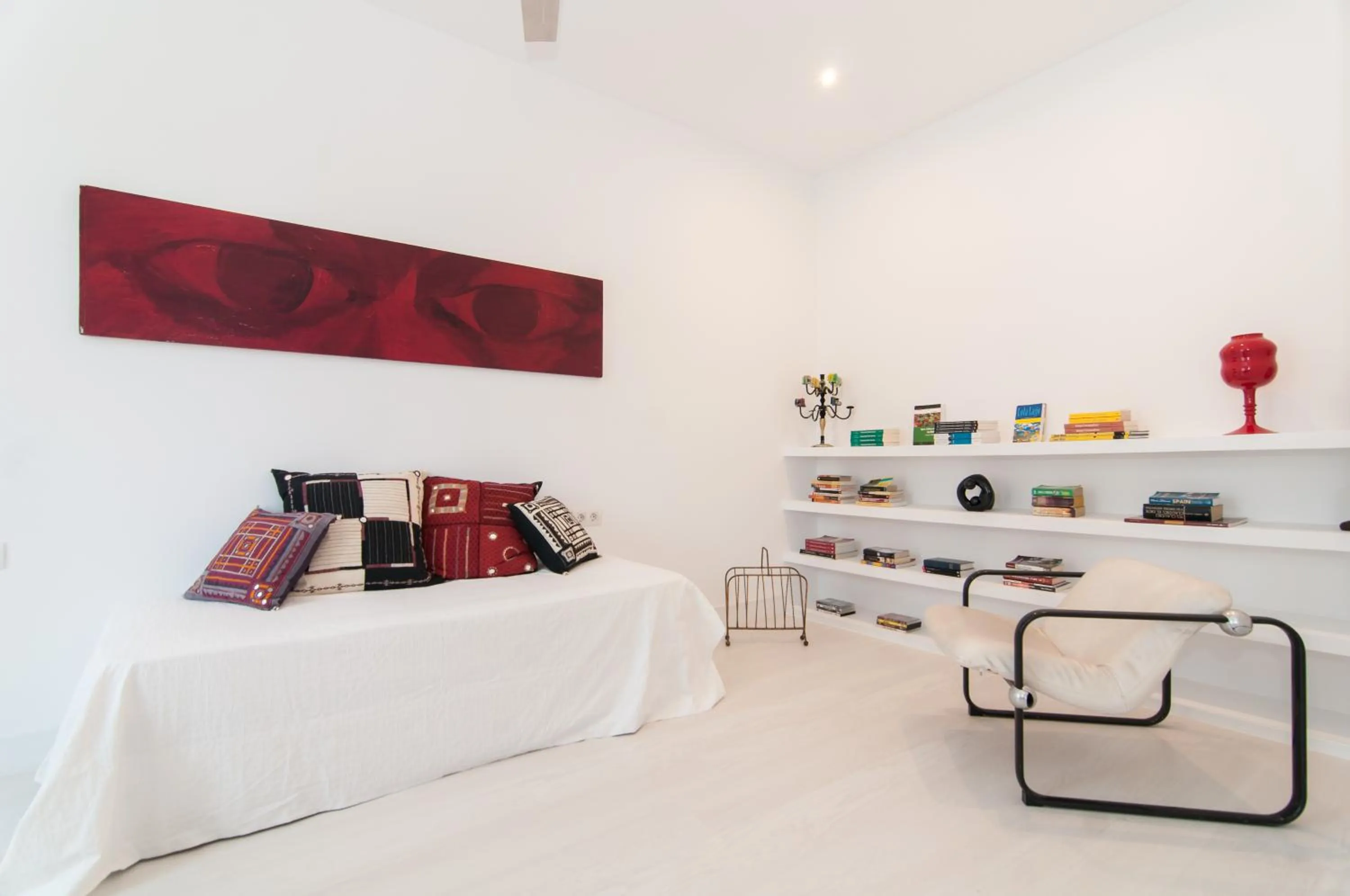 Photo of the whole room, Bed in Weflating Ramblas