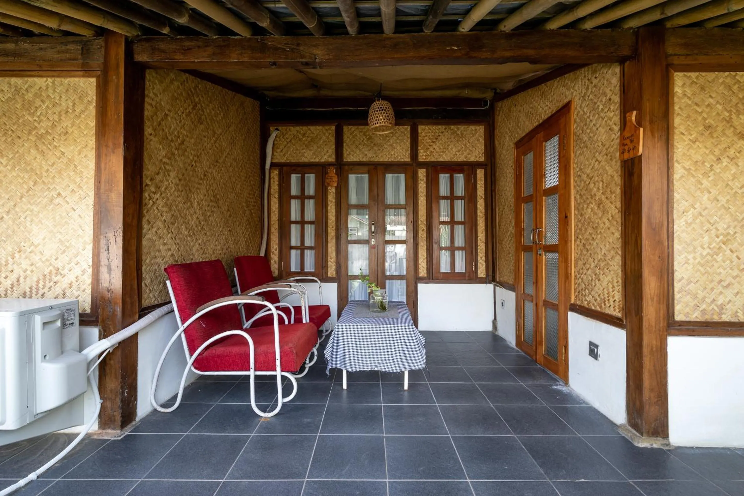 Lobby or reception in Hotel O Putroyono Homestay