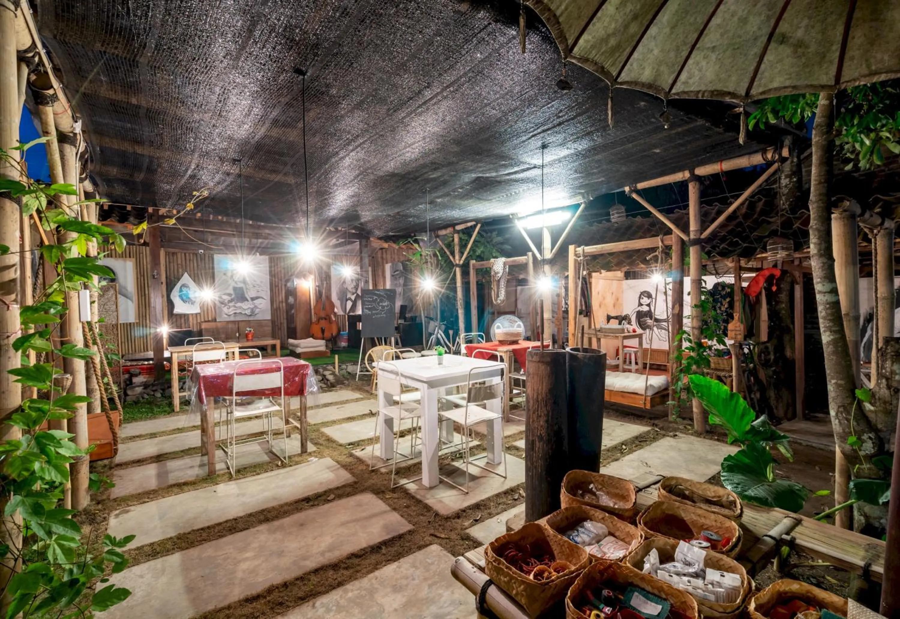 Seating area in OYO 2393 Omahe Nawung Syariah