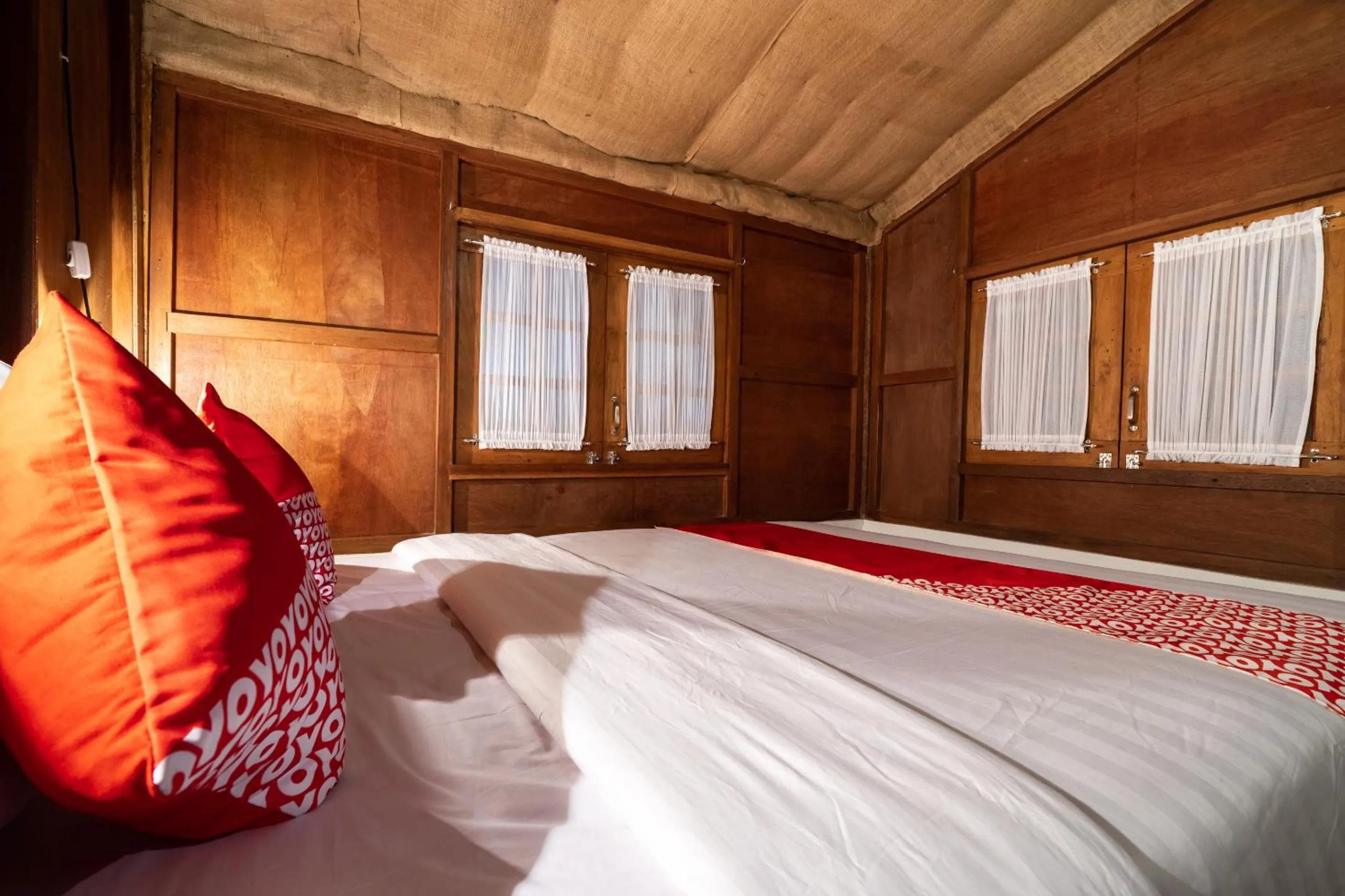 Bedroom, Bed in Hotel O Putroyono Homestay