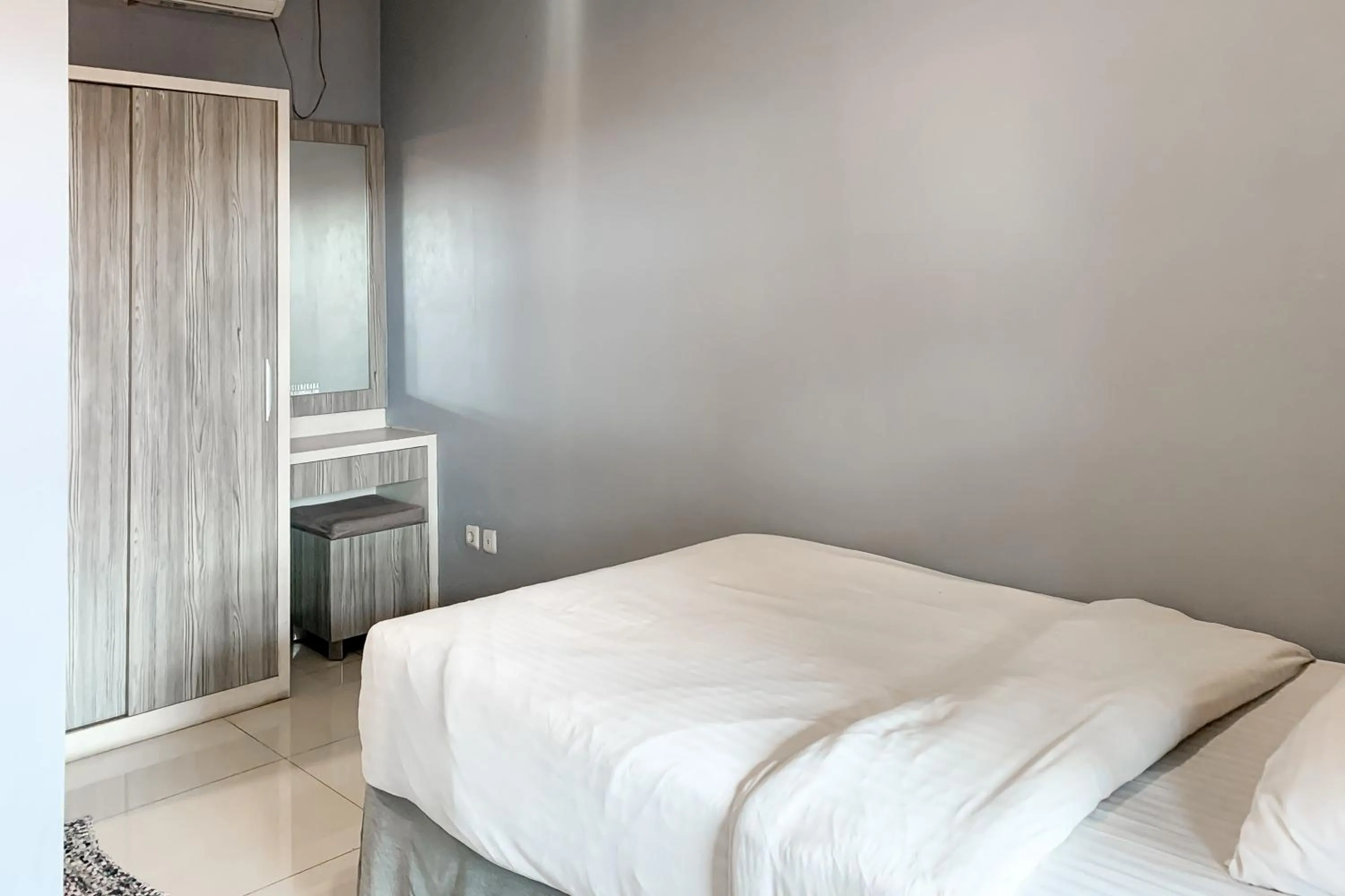 Bedroom, Bed in Karins Guesthouse Syariah RedPartner