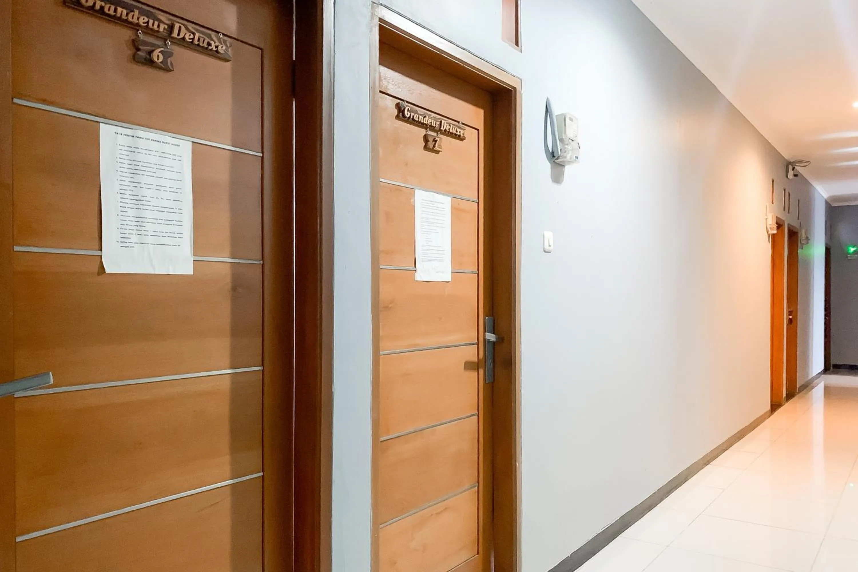 Property building in Karins Guesthouse Syariah RedPartner