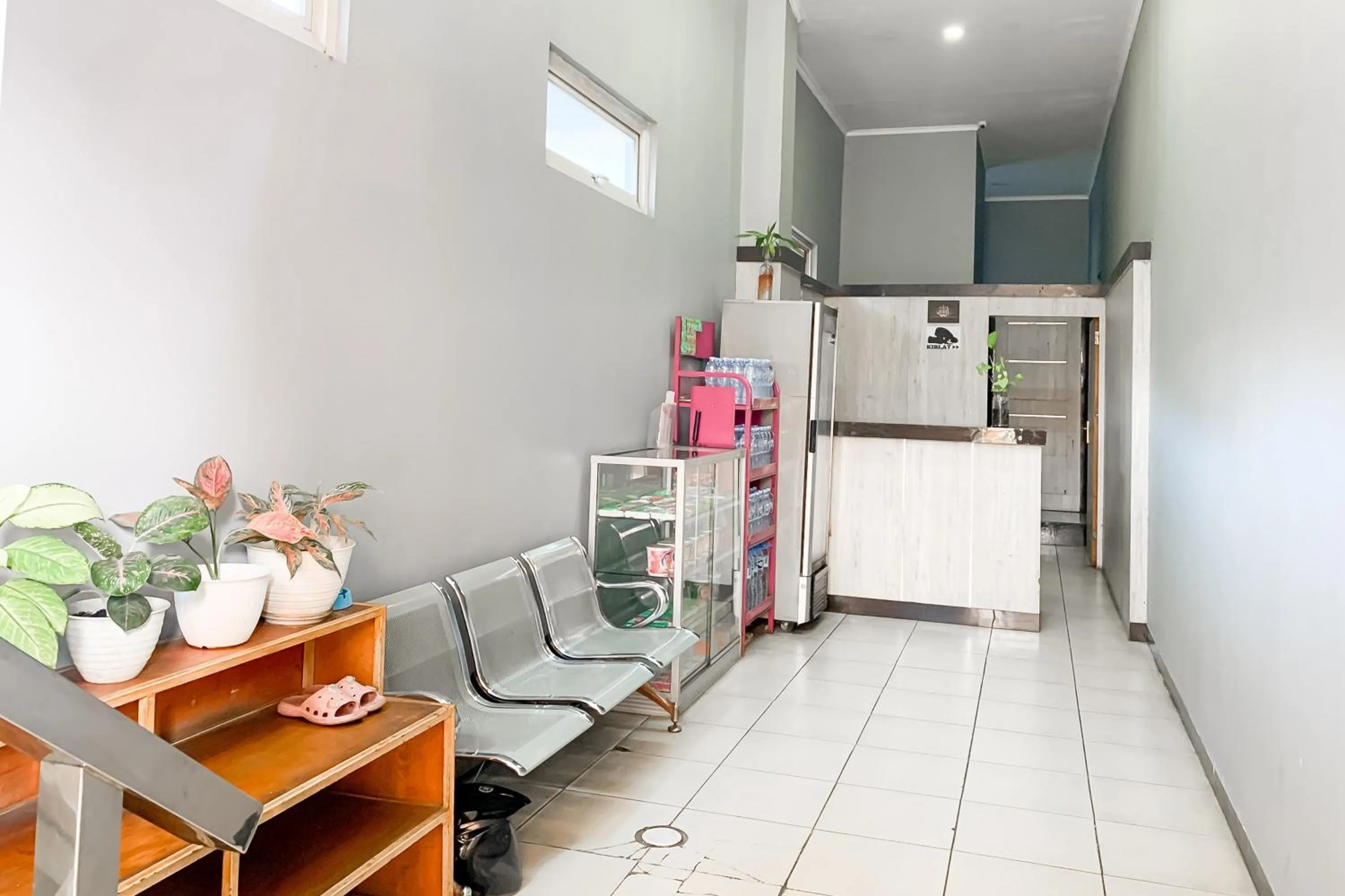Lobby or reception in Karins Guesthouse Syariah RedPartner