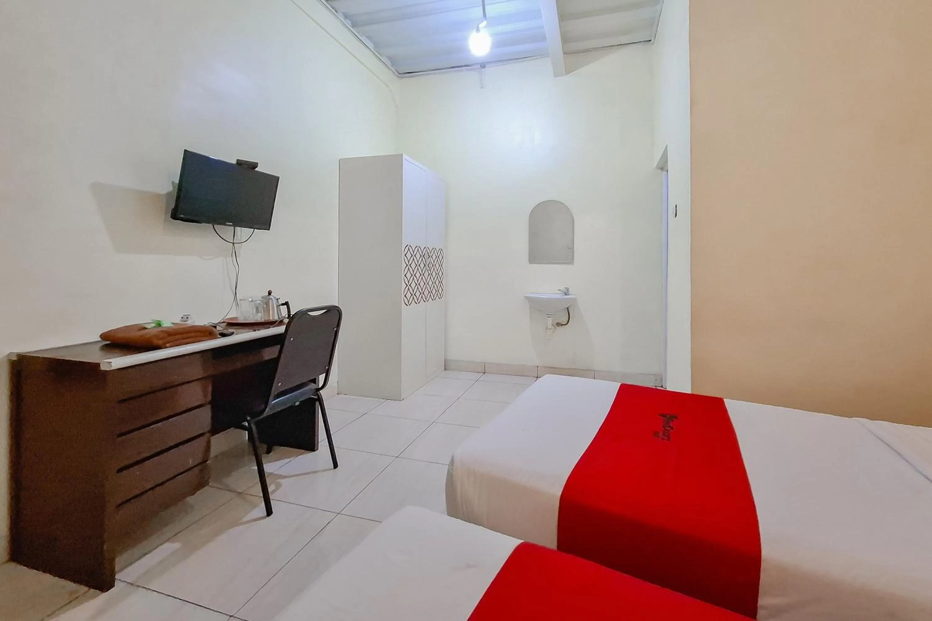 Bedroom, Bed in SUPER OYO Collection O 2383 Andongkoe 64 Salatiga