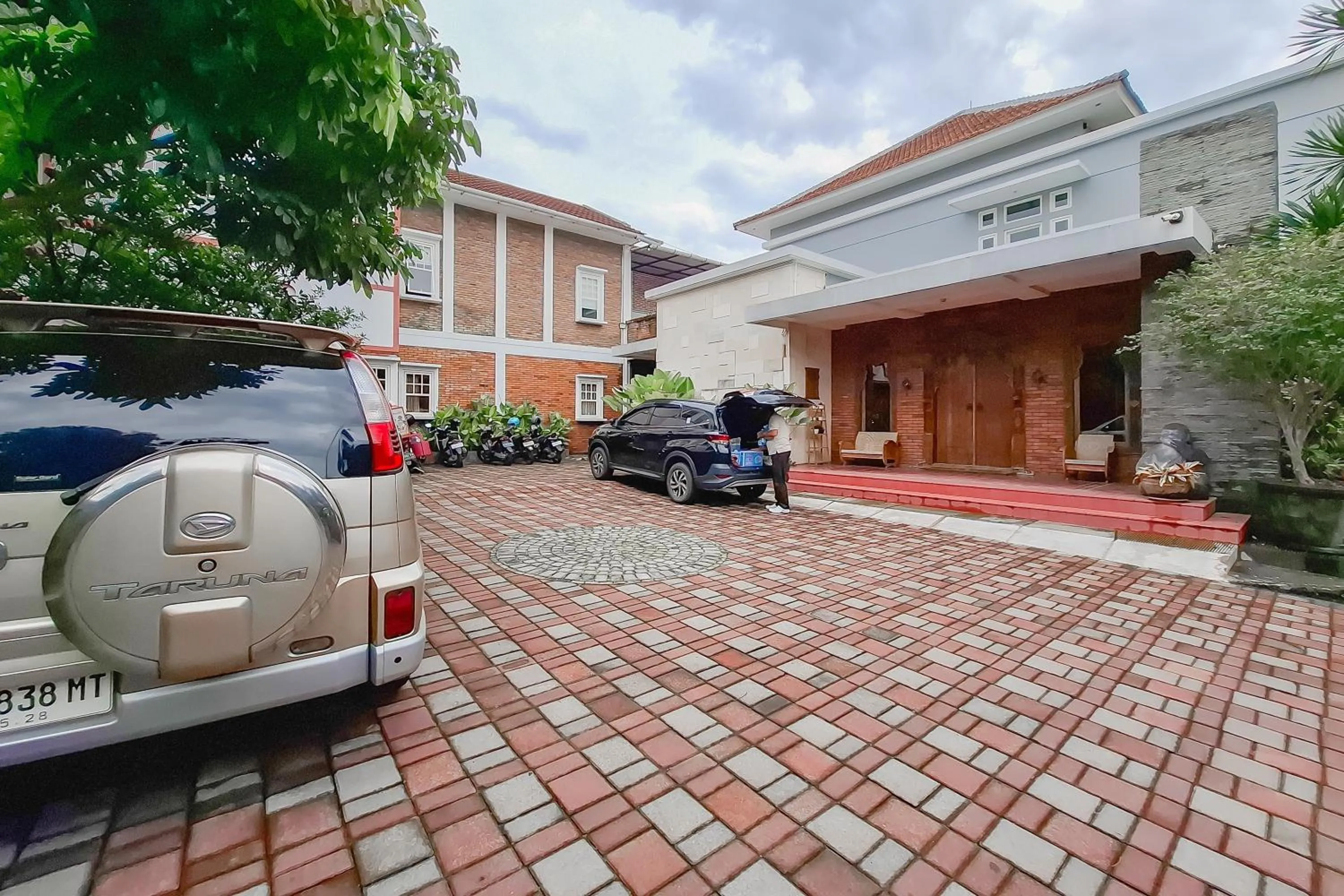 Parking in SUPER OYO Collection O 2383 Andongkoe 64 Salatiga