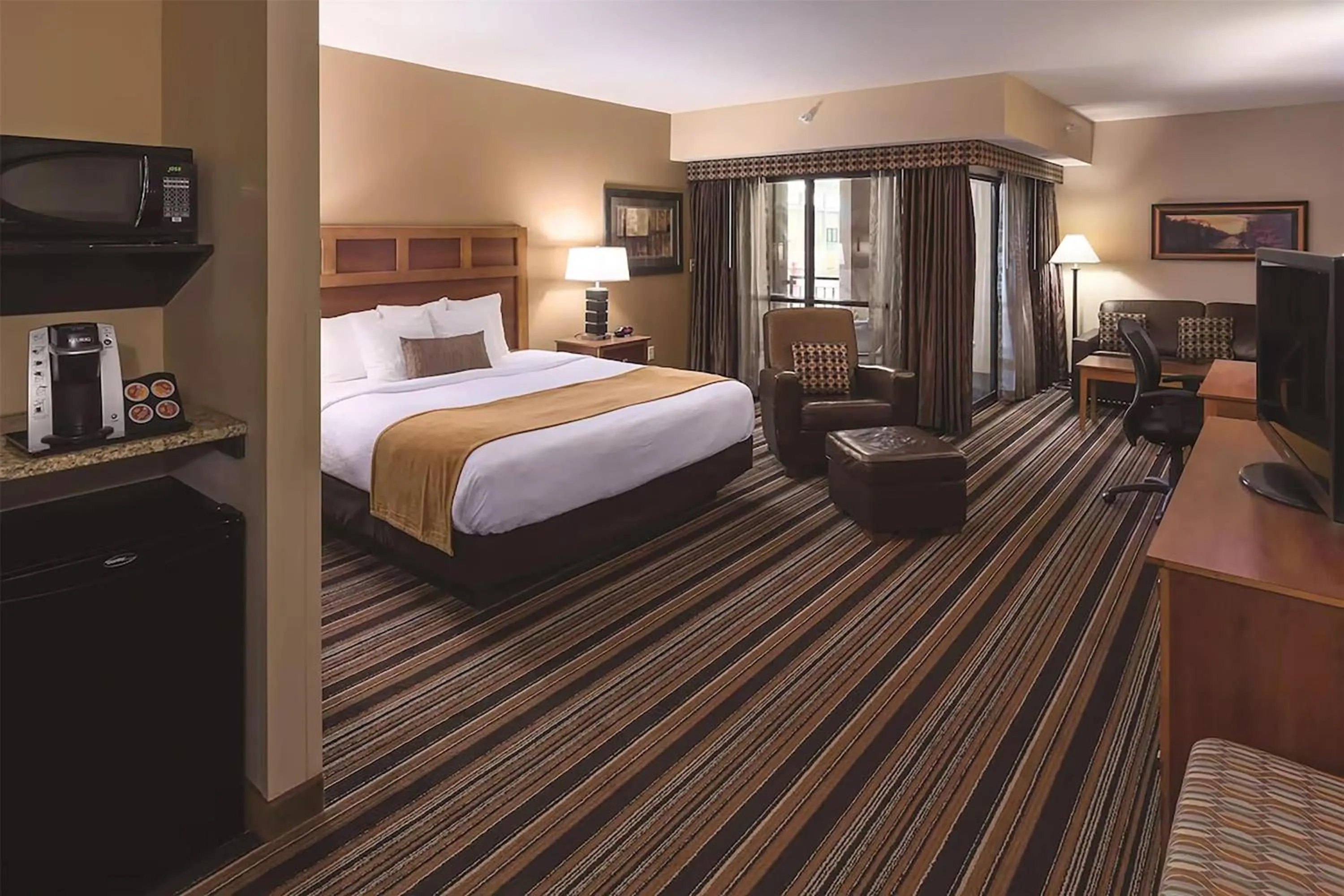 Photo of the whole room, Bed in Wyndham Bloomington - Mall of America