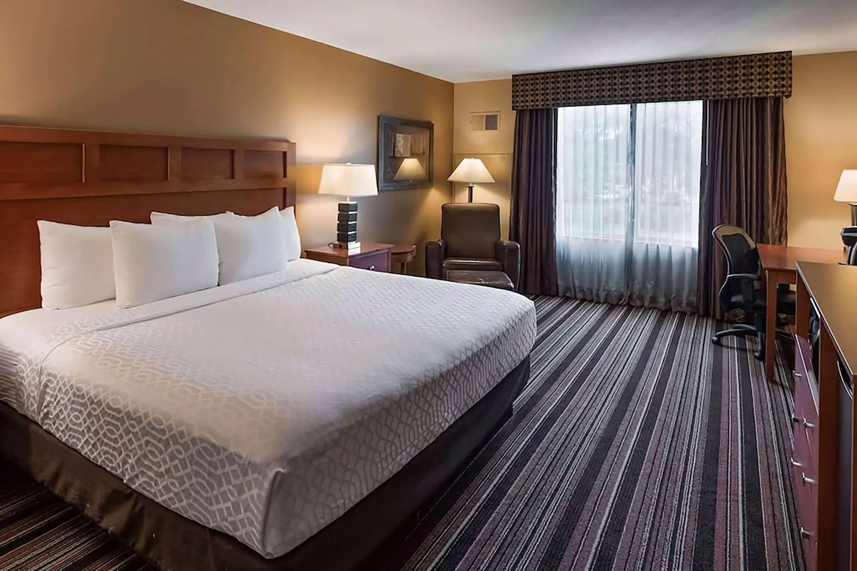Photo of the whole room, Bed in Wyndham Bloomington - Mall of America