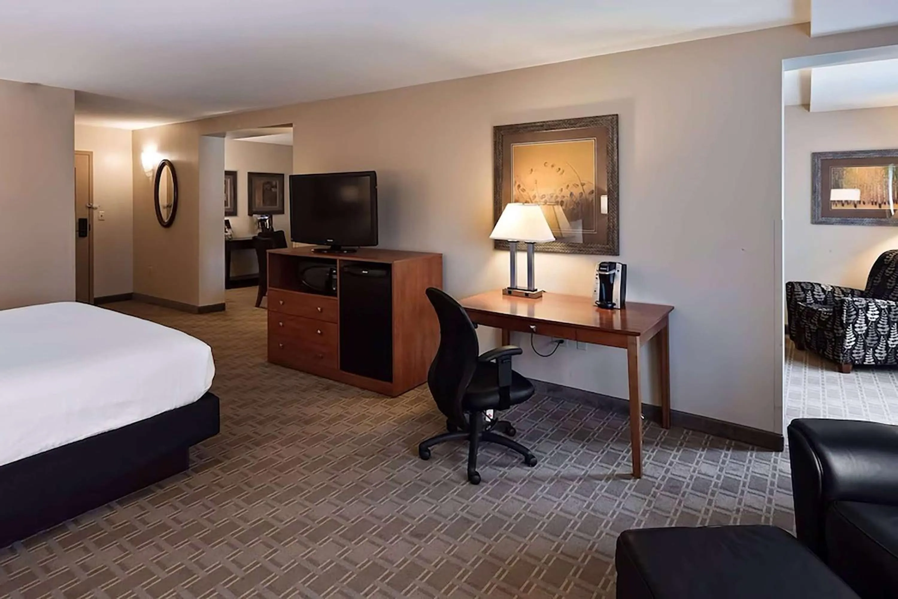 Photo of the whole room, Bed in Wyndham Bloomington - Mall of America
