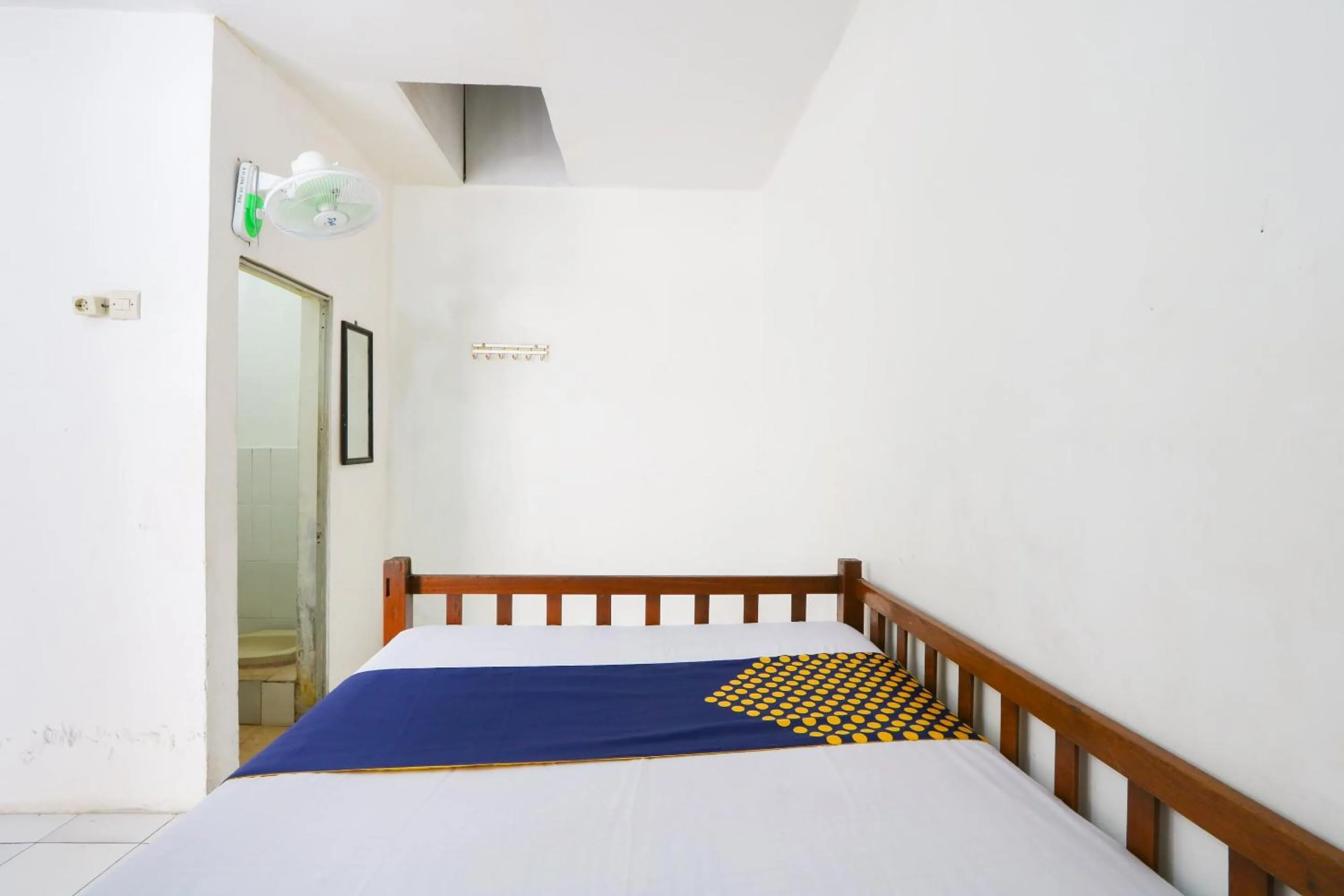 Bedroom in SPOT ON 2422 Hotel Moga Sari