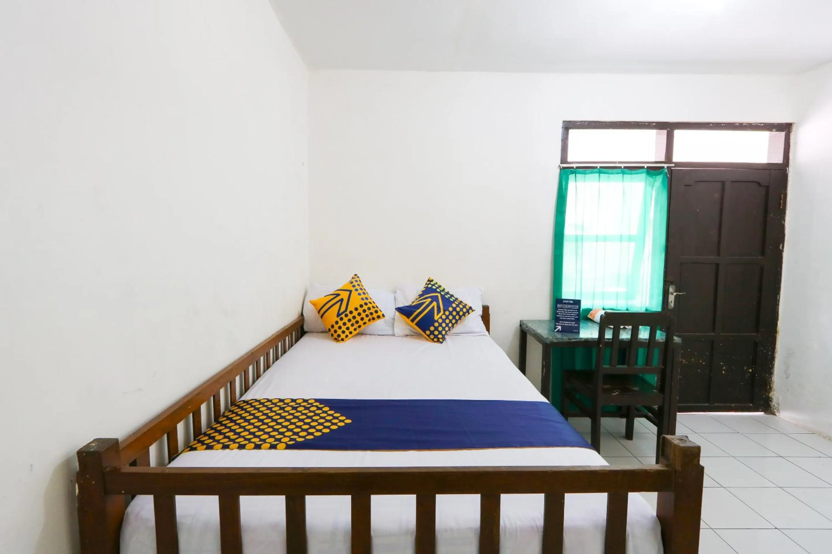 Bedroom in SPOT ON 2422 Hotel Moga Sari