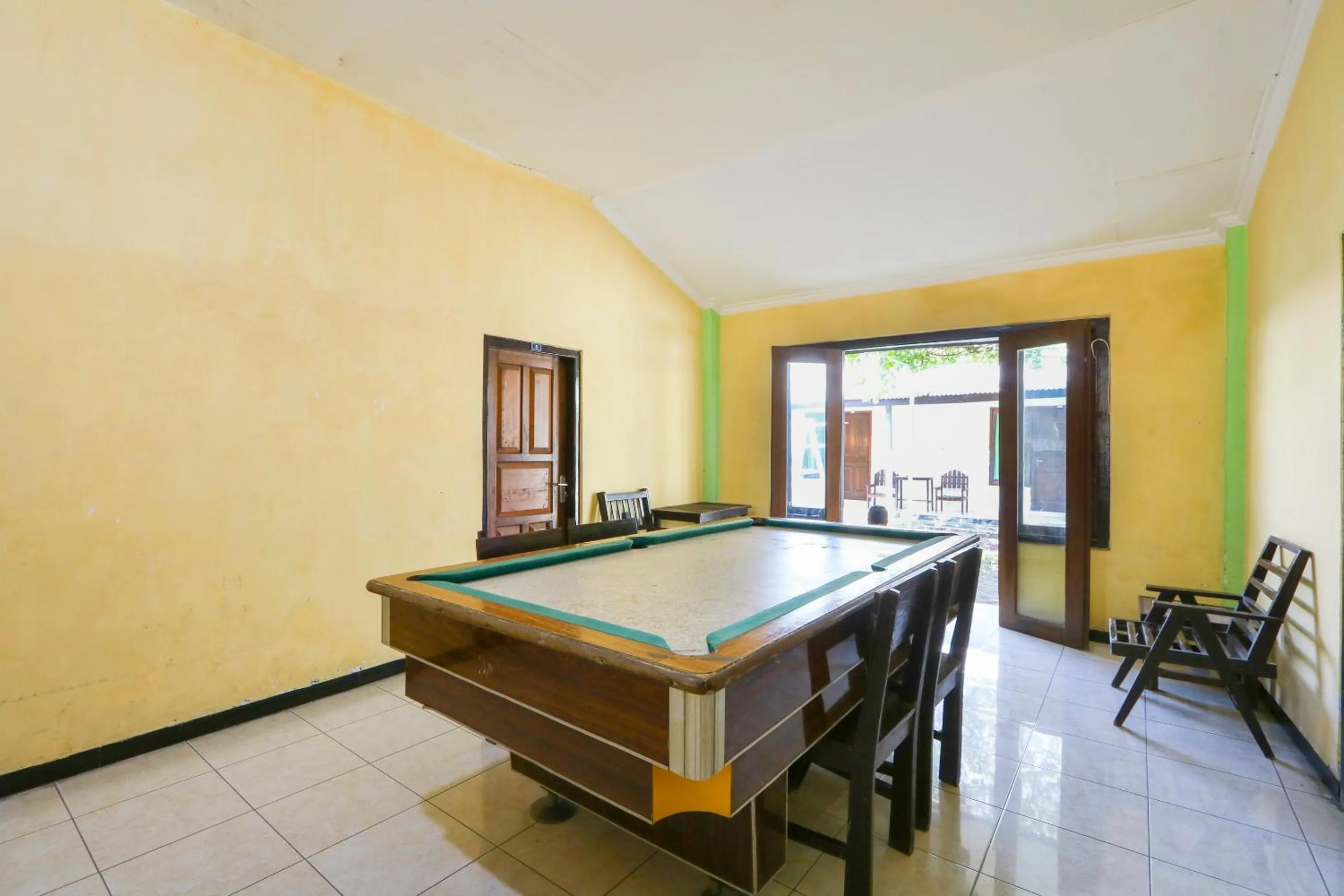 Entertainment in SPOT ON 2422 Hotel Moga Sari