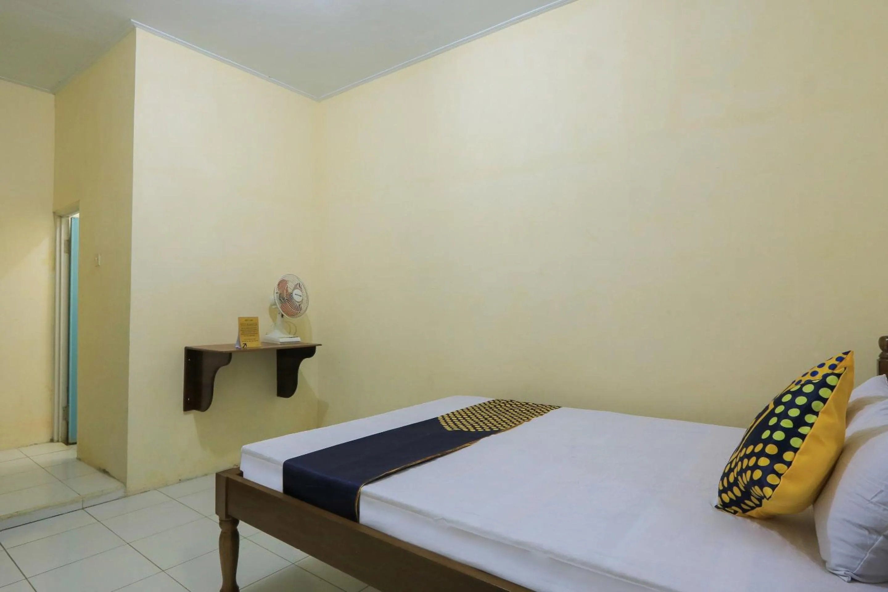 Bedroom, Bed in OYO 2371 Islami Family Residence