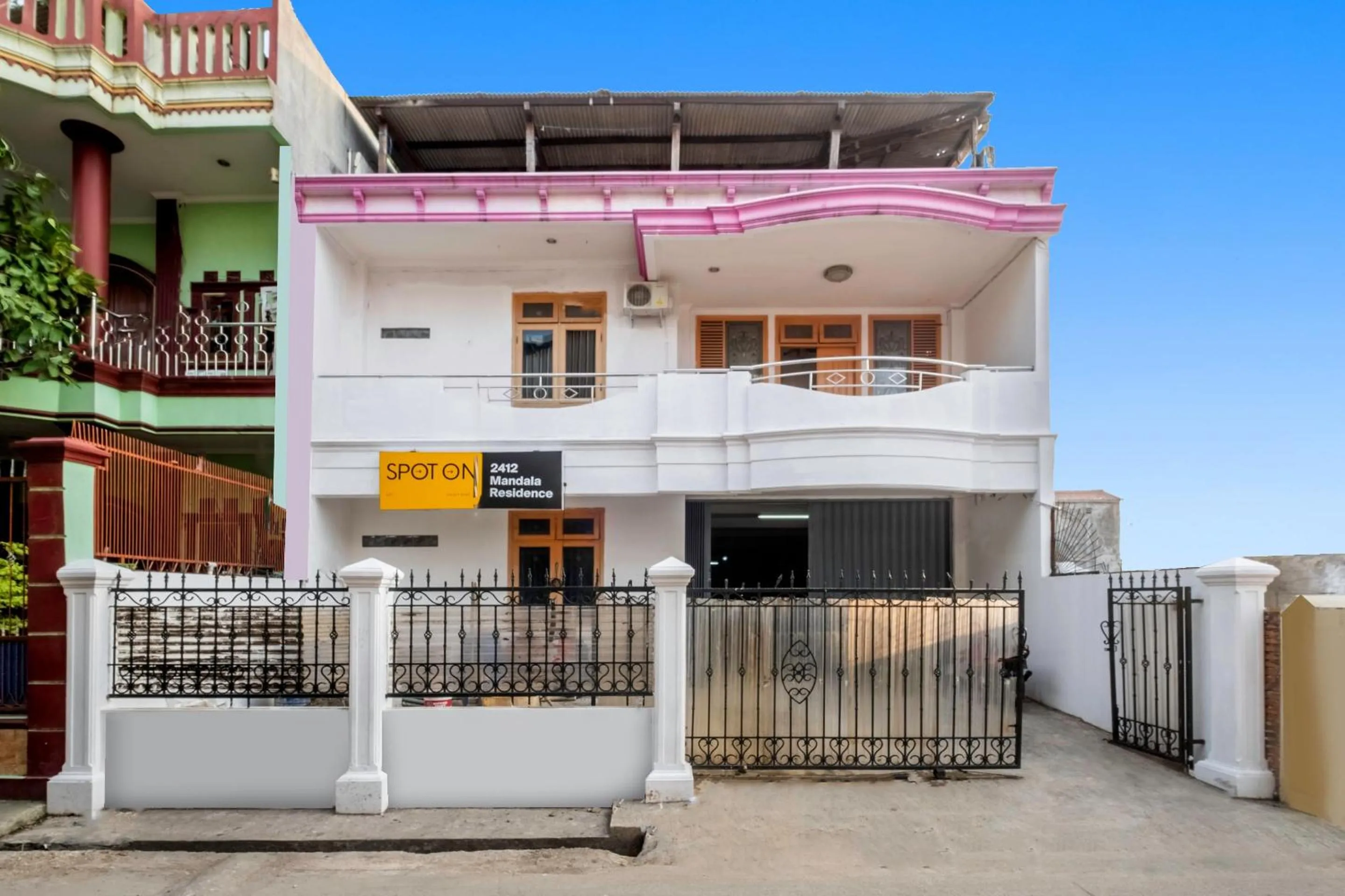 Facade/entrance in OYO Life 2412 Mandala Residence