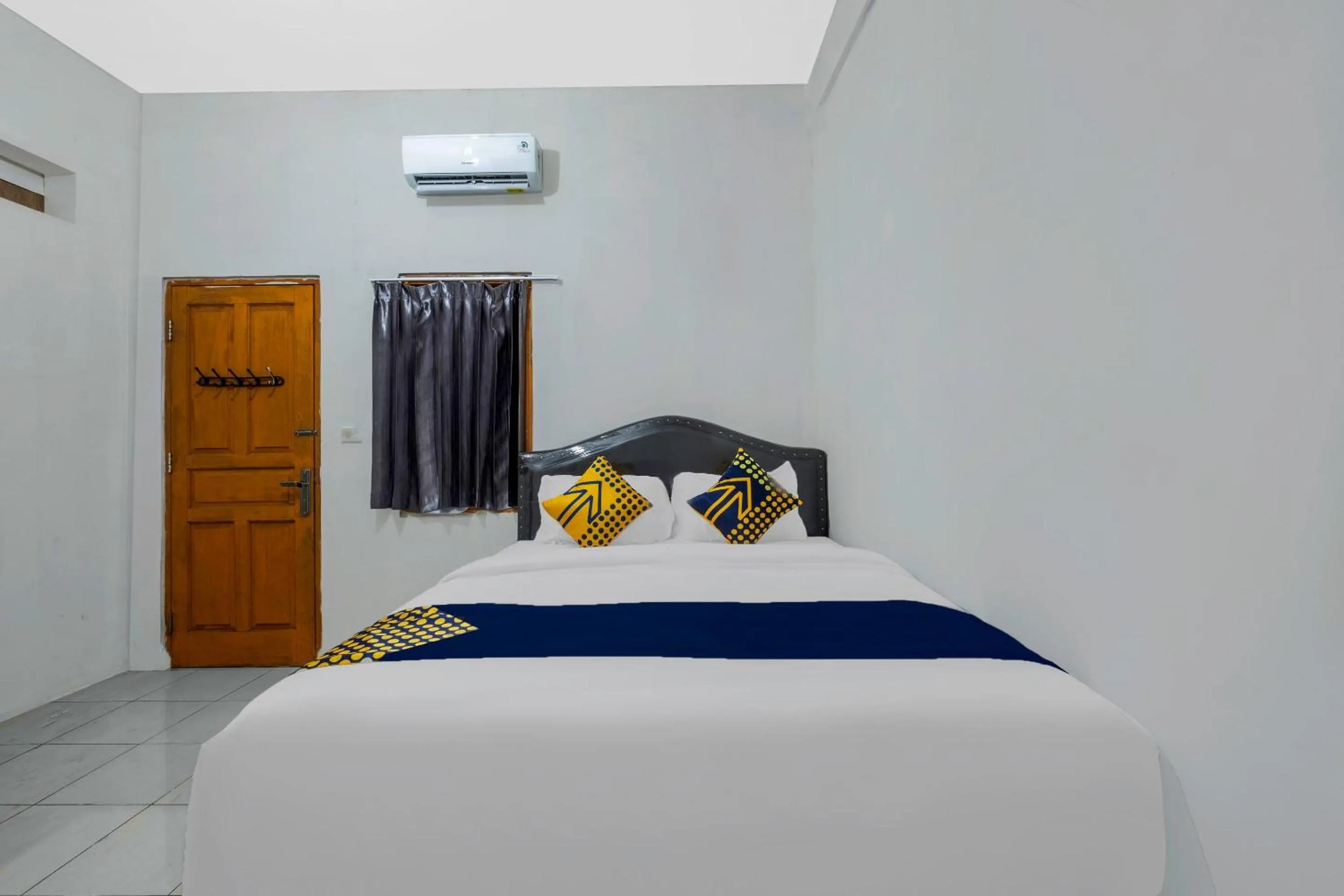 Bedroom, Bed in OYO Life 2412 Mandala Residence