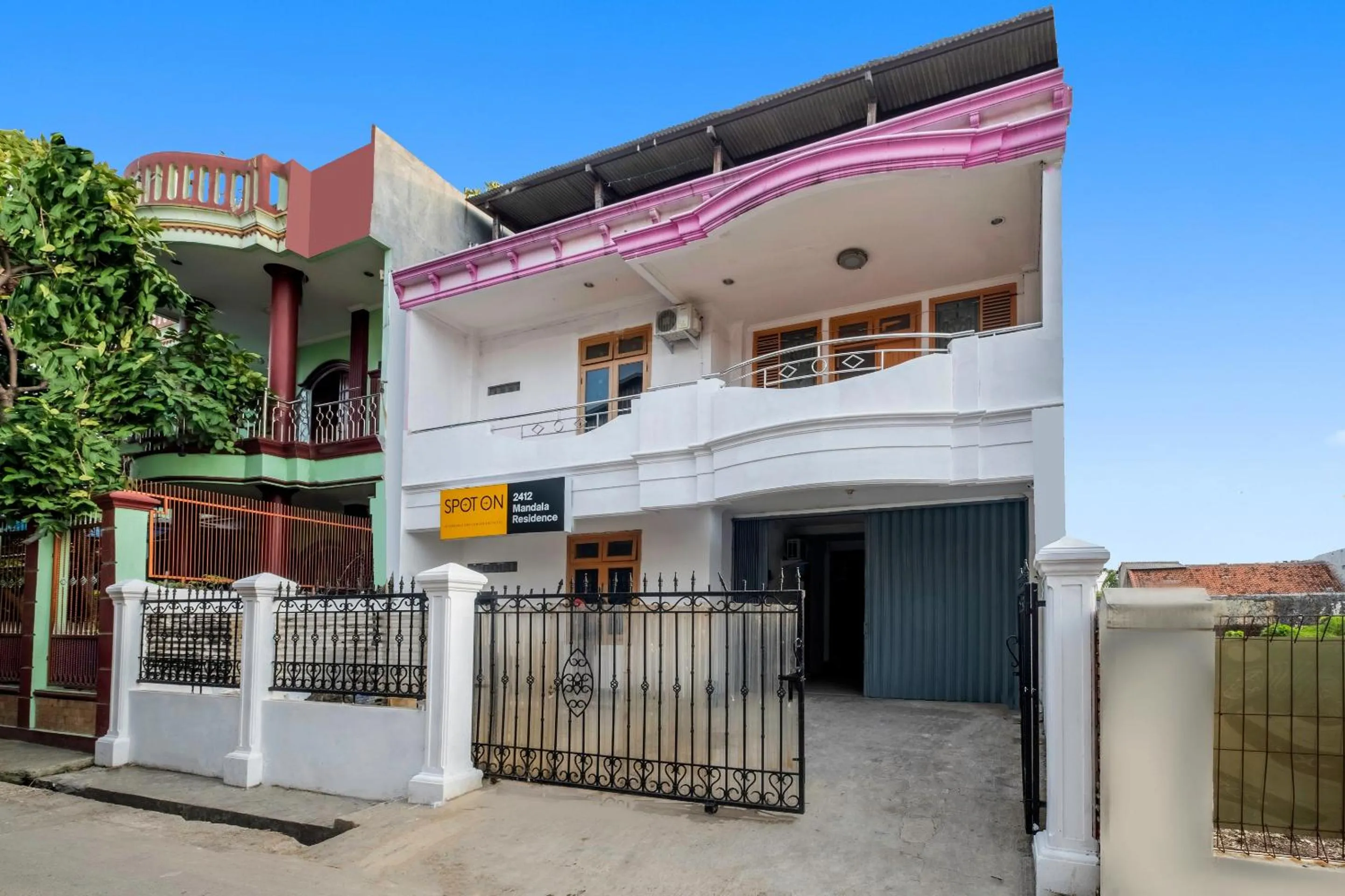 Facade/entrance in OYO Life 2412 Mandala Residence