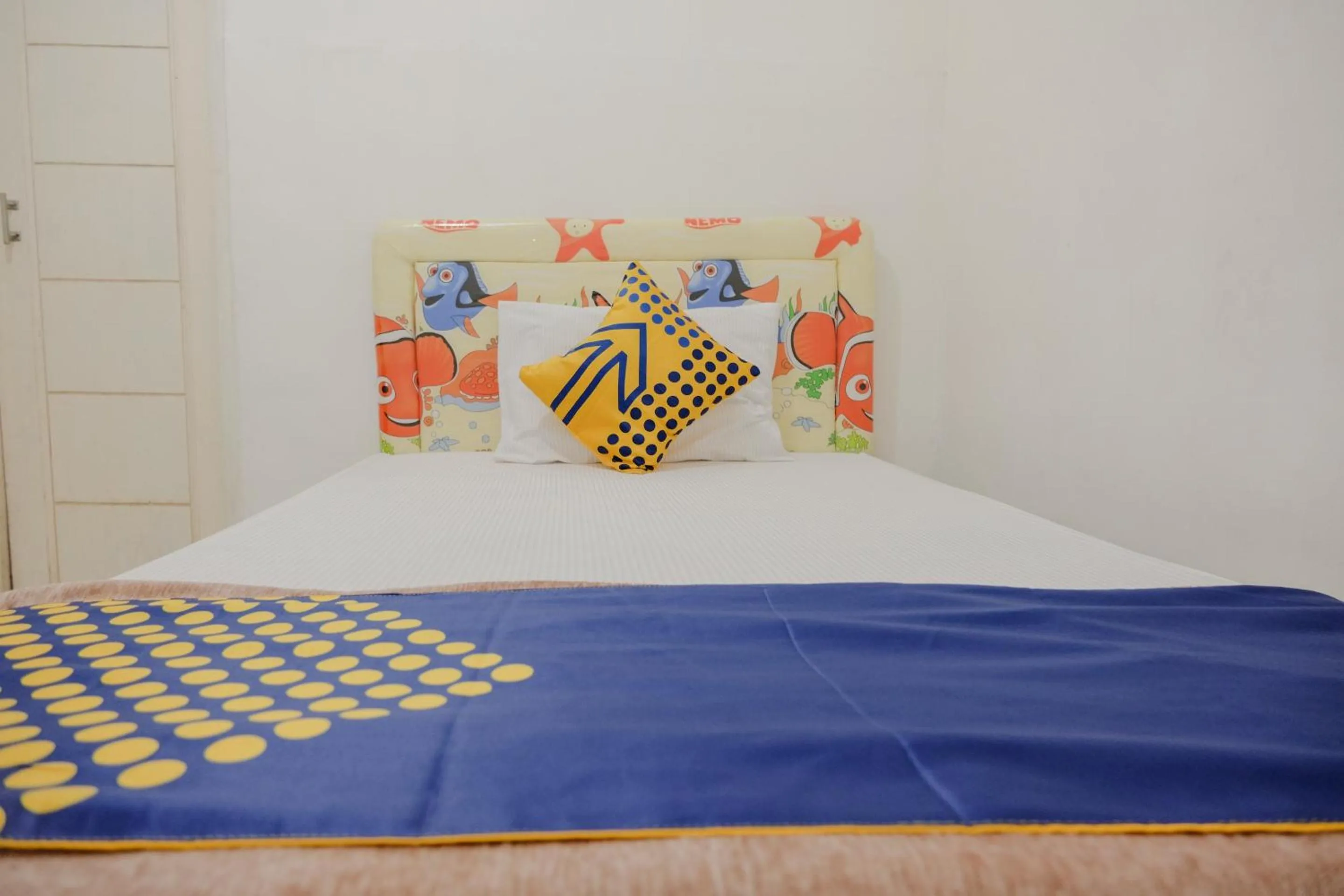 Bedroom, Bed in OYO 2417 Melati Residence