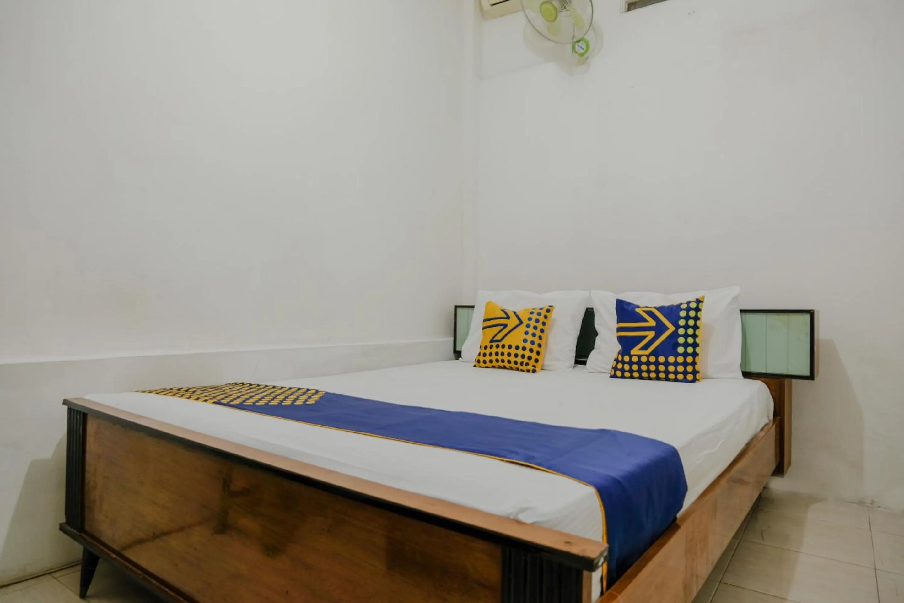 Bedroom, Bed in OYO 2417 Melati Residence