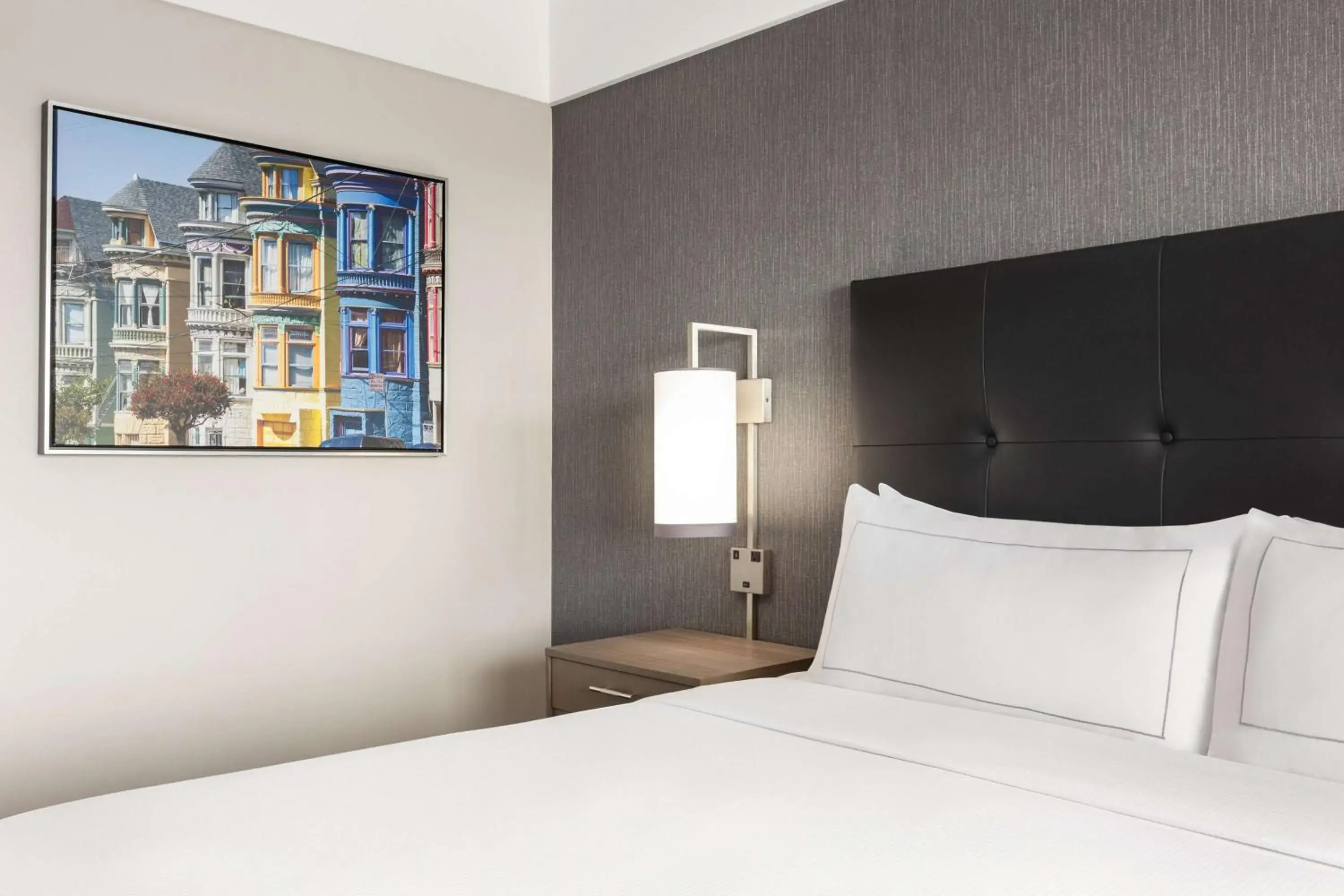 Deluxe King Room with Bay View in Hilton San Francisco Financial District Deluxe King Room with Bay View in Hilton San Francisco Financial District