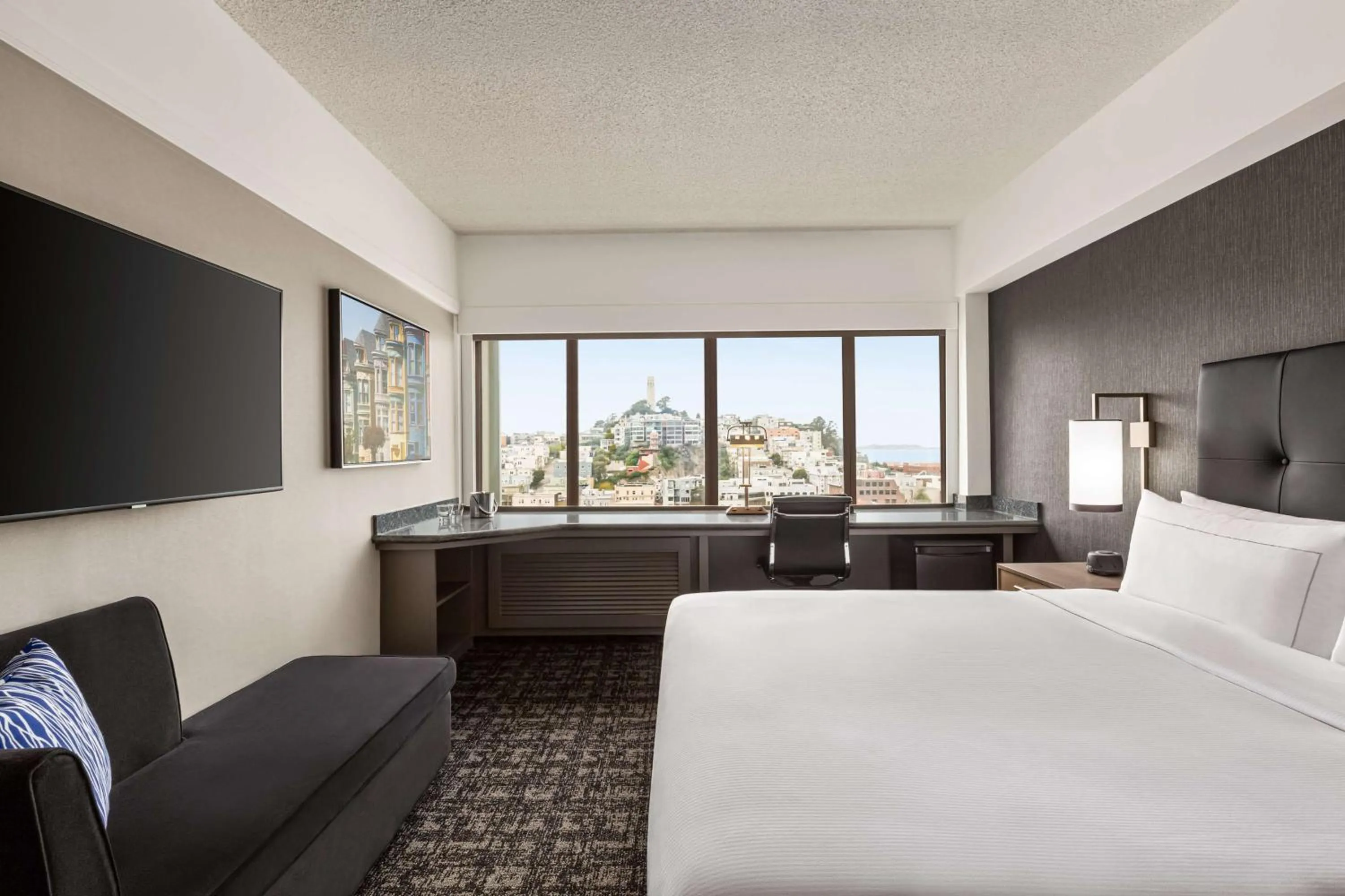 Bed in Hilton San Francisco Financial District