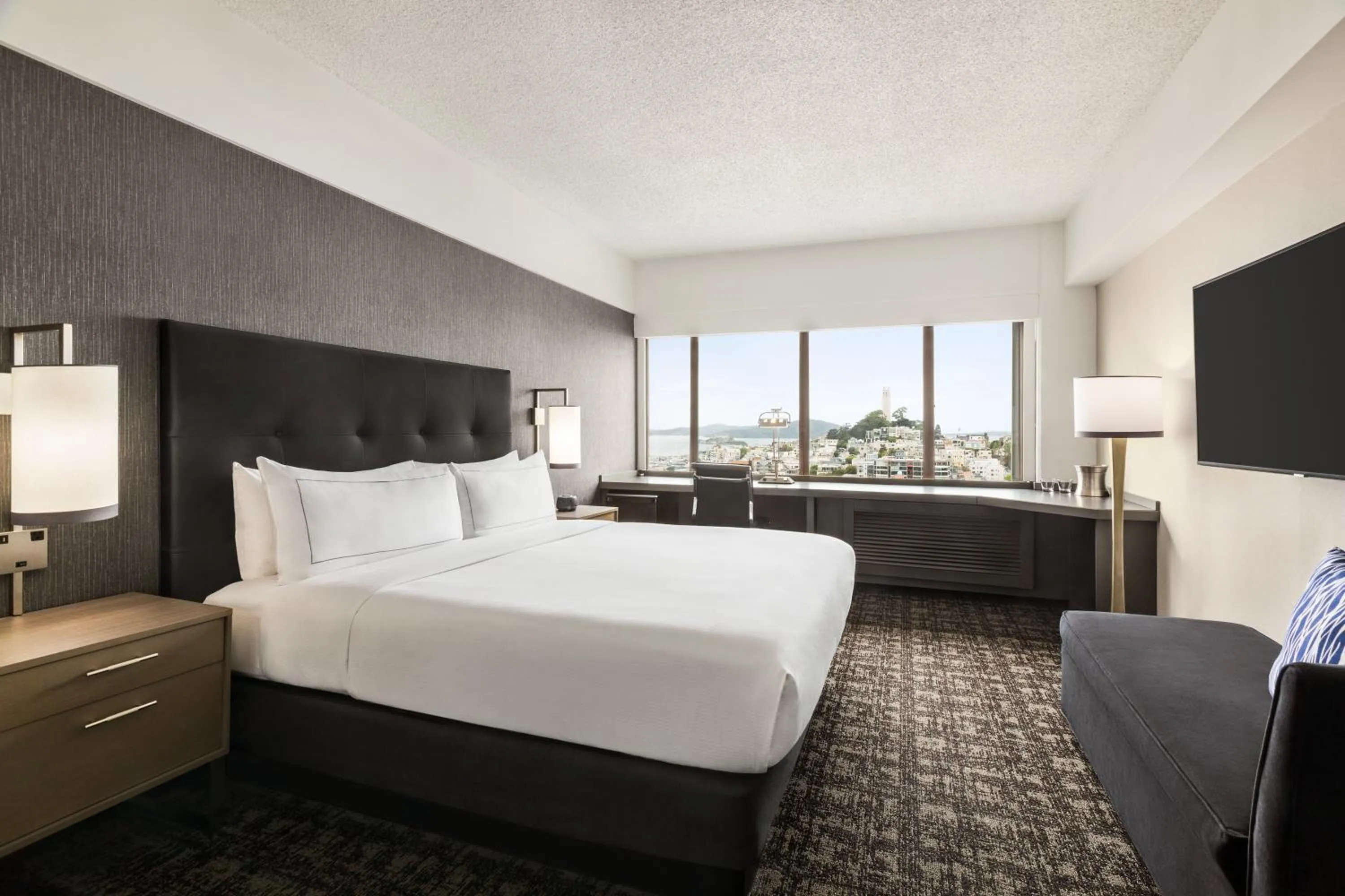 Bed in Hilton San Francisco Financial District