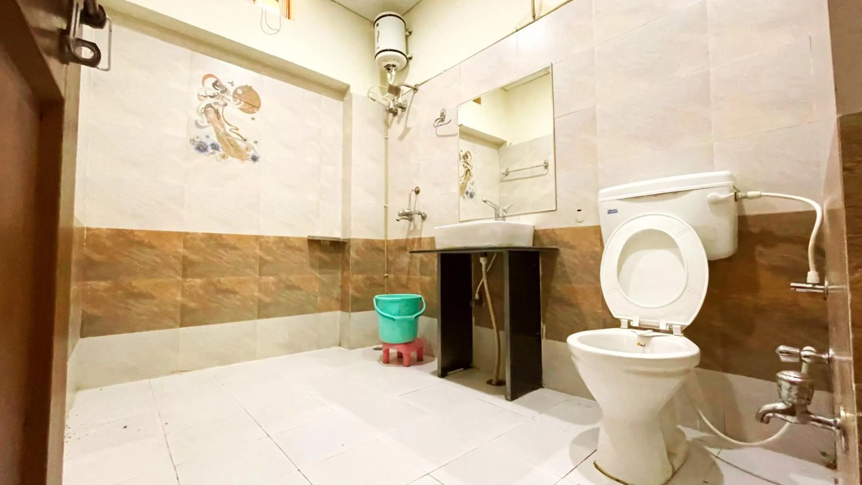 Bathroom in Hotel Prabhat Palace