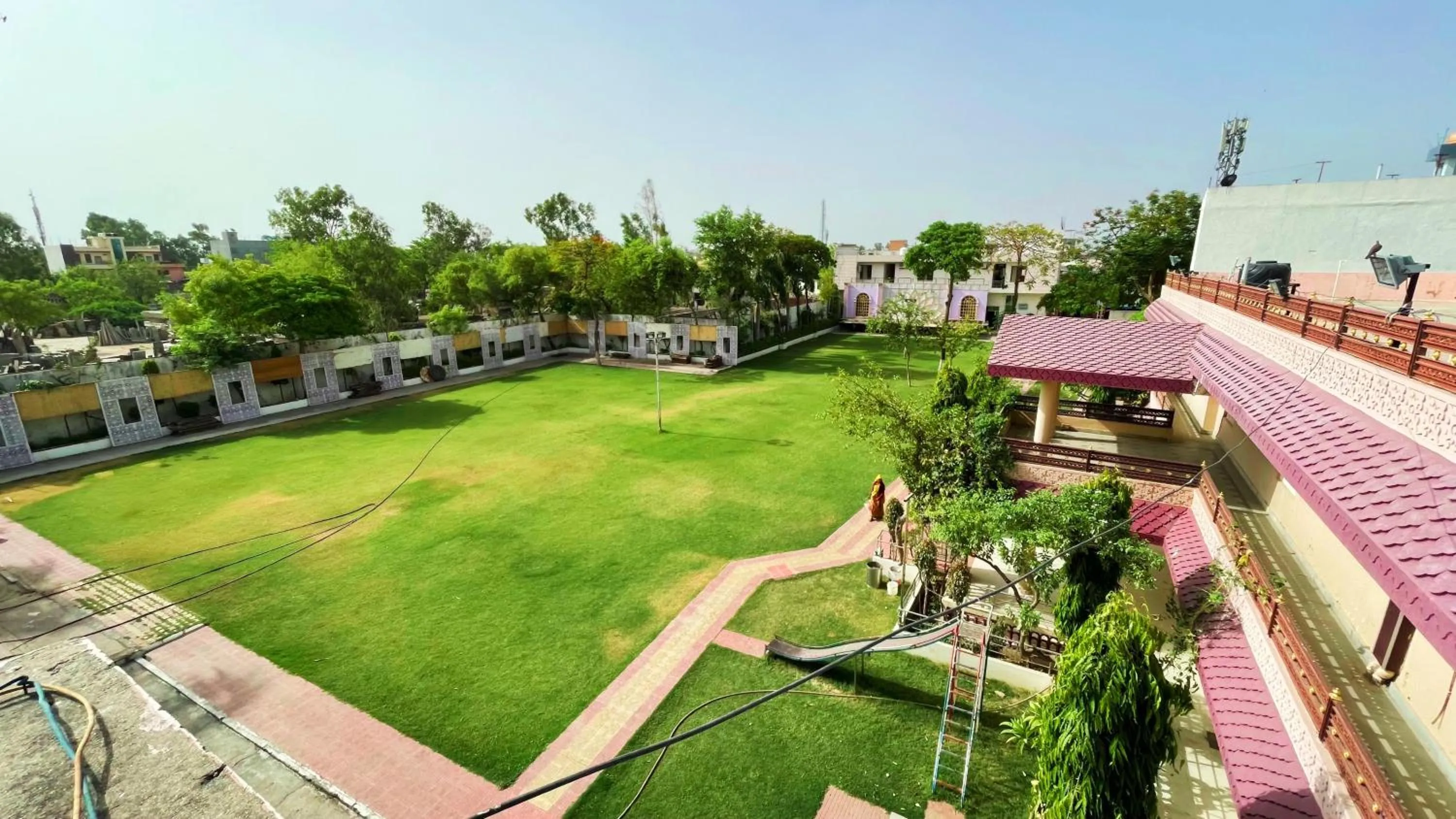 Garden in Hotel Prabhat Palace
