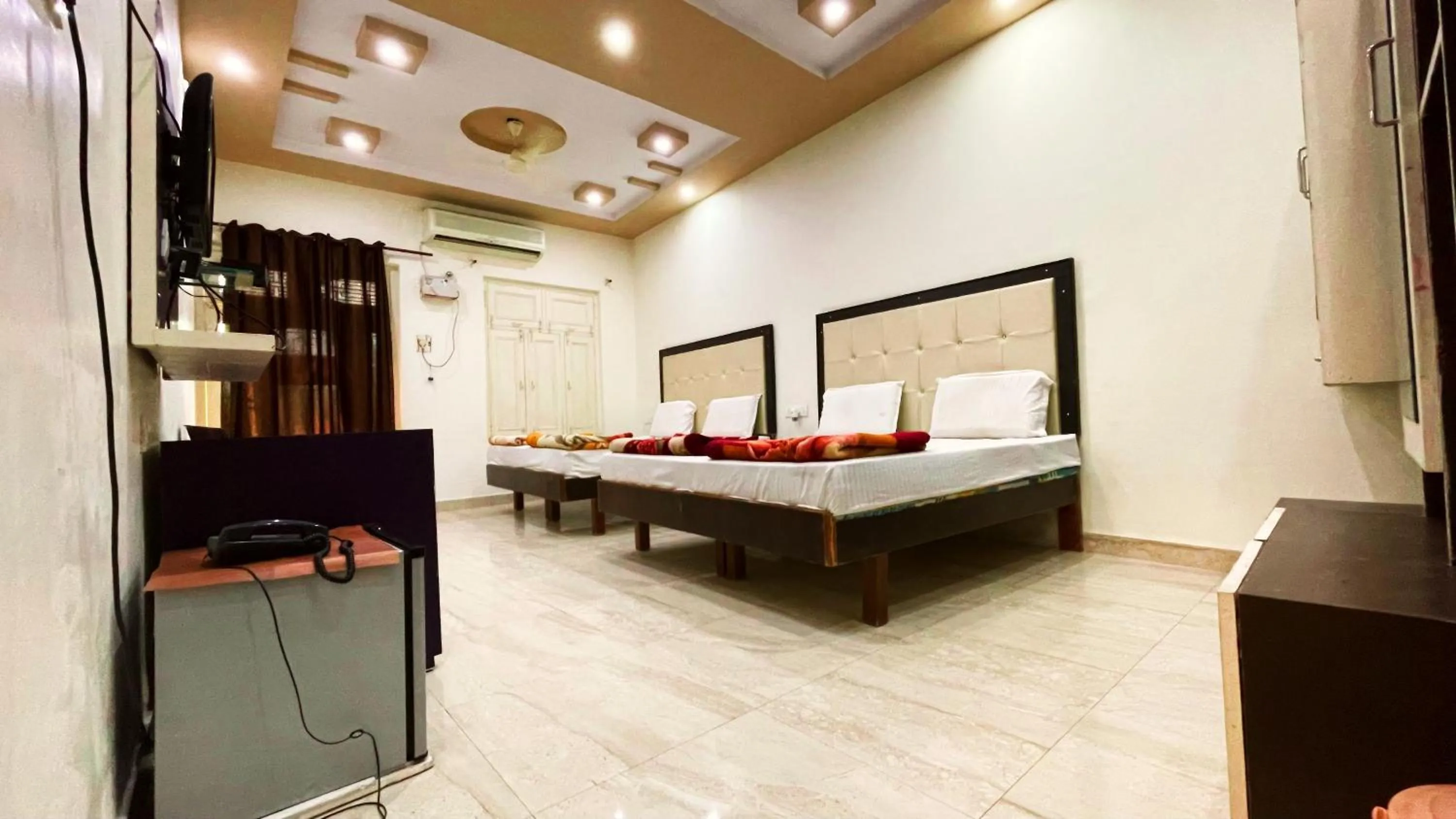 Photo of the whole room in Hotel Prabhat Palace