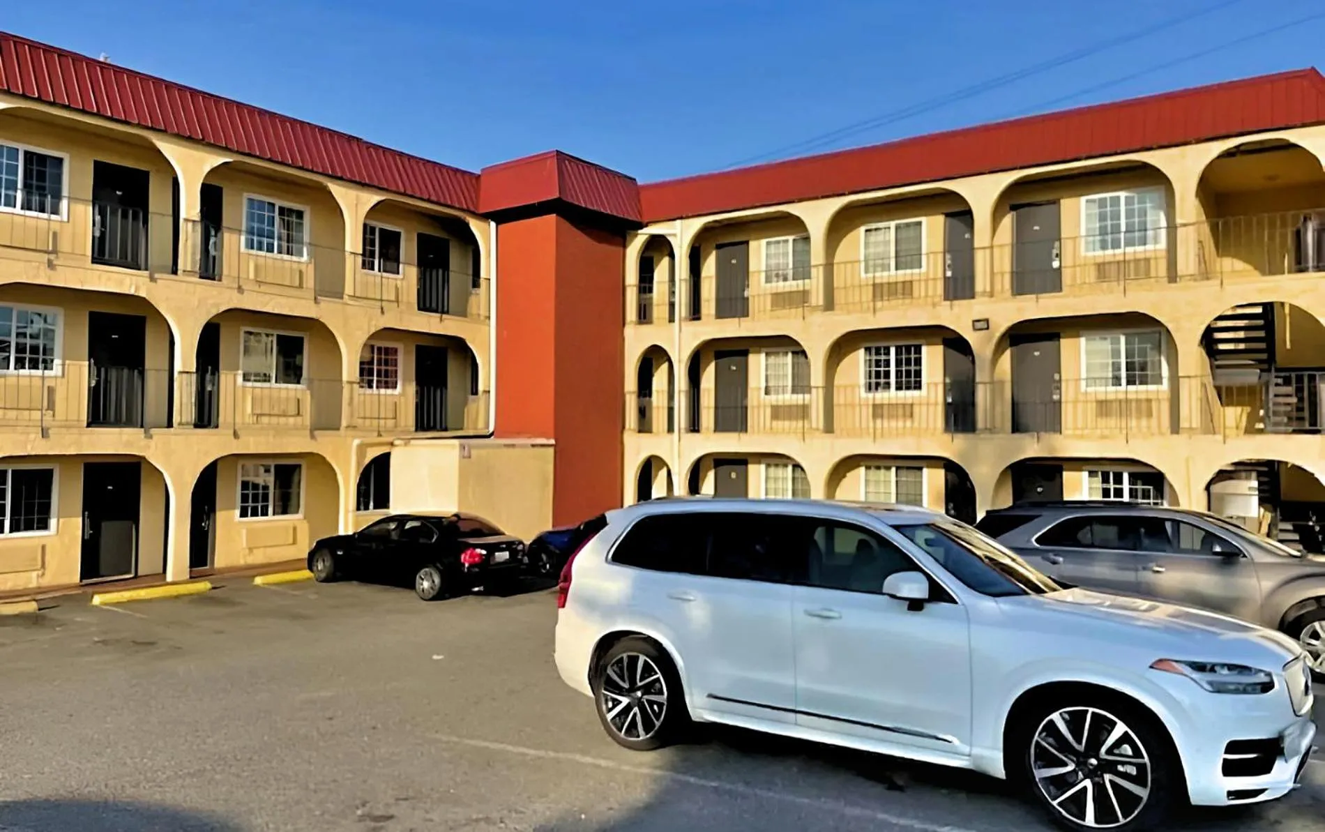 Property building in Skyway Inn - Seatac